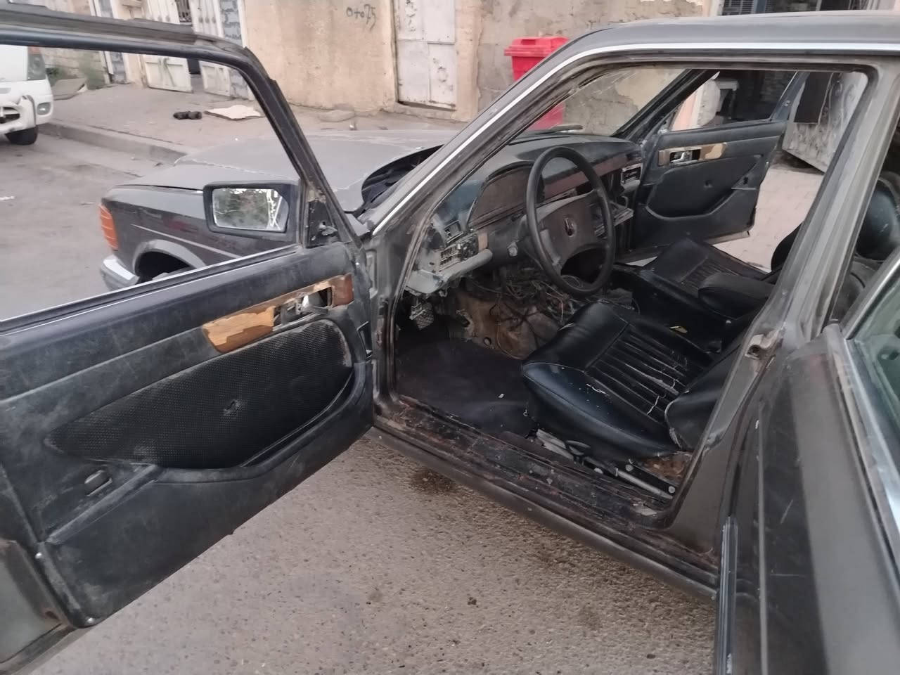 سلام عليكم
مارسدس راسي باب قصير
مديل ٨٧
بدون راعي
مكفل من العشاري  وسرق
مكينه وكير مكفولات
سعر ١٥ ورقه
***********
*********** 
بغداد الحسينيه الراشديه تقاطع جريخي قرب جامع الإمام الحسين

