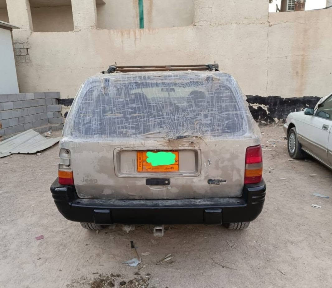 للبيع جيب شيروكي مديل 97 محوره كير ومحرك vvt2500 اتوماتيك سياره شغاله رقم انبار خصوصي بس راعيه ماندله ابيع بدون راعي السعر 14 ورقه الشراي يتصل مكانه البصره *********** .

