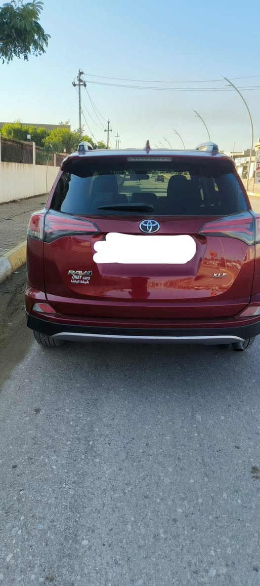 تويوتا RAV4 موديل 2018
سيارة عملية وعائلية، معروفة بالقوة والاعتمادية واقتصادية بالاستخدام.

🔹 محرك 2.5 لتر – 4 سلندر
🔹 كير أوتوماتيك
🔹 5 مقاعد
🔹 كاميرا خلفية
🔹 شاشة وبلوتوث
🔹 مثبت سرعة
🔹 أنظمة أمان متطورة
🔹 مساحة واسعة ومريحة للعائلة والسفر
🔹 لون مميز وجميل 

سيارة نظيفة بس جاملغ و باب سكن 
بدون ايرباك 

السيارة موديل 2018، شكل أنيق وقيادة مريحة، ومناسبة للاستعمال اليومي والسفر.

📞 للاستفسار والتواصل: ***********
                                 ***********
💰 السعر: [اكتب السعر]
📍 الموقع: كركوك
