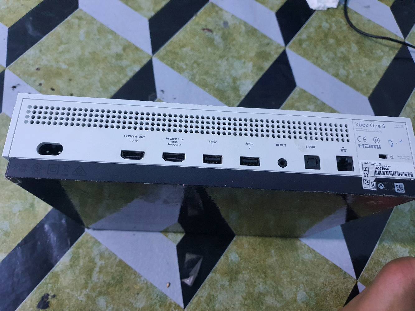 السلام عليكم
xbox one s
ذاكر 512 نص تيرا
لوك ستيكر ما مفتوح 
نضافة ٩٥ بالمية 
يدات ثنين يدة شفافة جديدة استخدام قليل
اما يدة بيض بيهة مشكلة فقط بوردة شحن شغال مابيهة اي مشكلة لكن بسبب بوردة مال شحن من اجيب باتريات تربط طبيعي  بالبلي بس هسة كامت ما تربط بس طلع ضوة ضوة مصور فيديو الهة اما يدة اي مشكلة ما بيهة لا درفت ازاراهة كلهة شغالة 
العاب  بي فقط فيفا ١٧ مملوكة
كيبل باور كيبل hdmi كامل ملحقات
سعره ١٦٥ الف وبي مجال 
العنوان جسر_ديالى_القديم_شارع_٧٠ 
***********