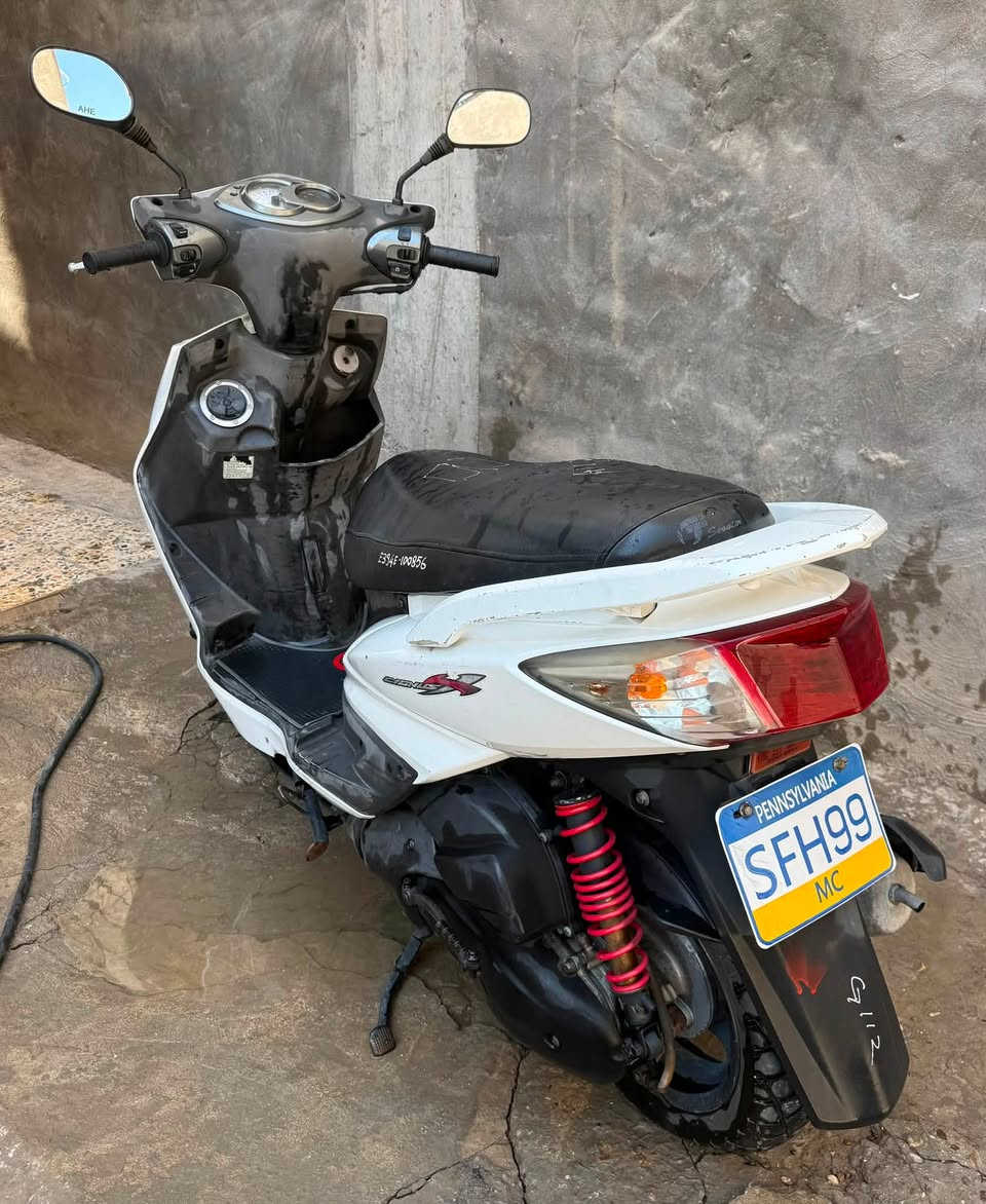 سلام عليكم.... مكلف بلنشر
دراجة سكنس(فحل )  🛵 للبيع

دراجة شلعه معدل كهربائيات كلهه شغاله 

دراجة جديده  بلادية

أي نقص مابيهة

الدراجه صارله اقل الشهر من طالعه من الوكيل مكان الدراجة حلة بابل خلف المستشفى التركي اتصال ***********
