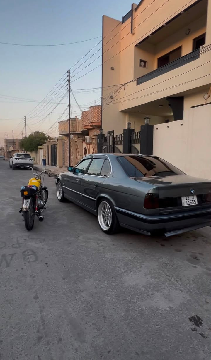 السلام عليكم BMW530فل سياره نضيفه ونصبه عليها ويل Mسياره مصروف عليها وعليها ادامه  كامله كير اوتو متصرف عليها ربع كامله دعاميات Mالعنوان موصل ايسر***********
