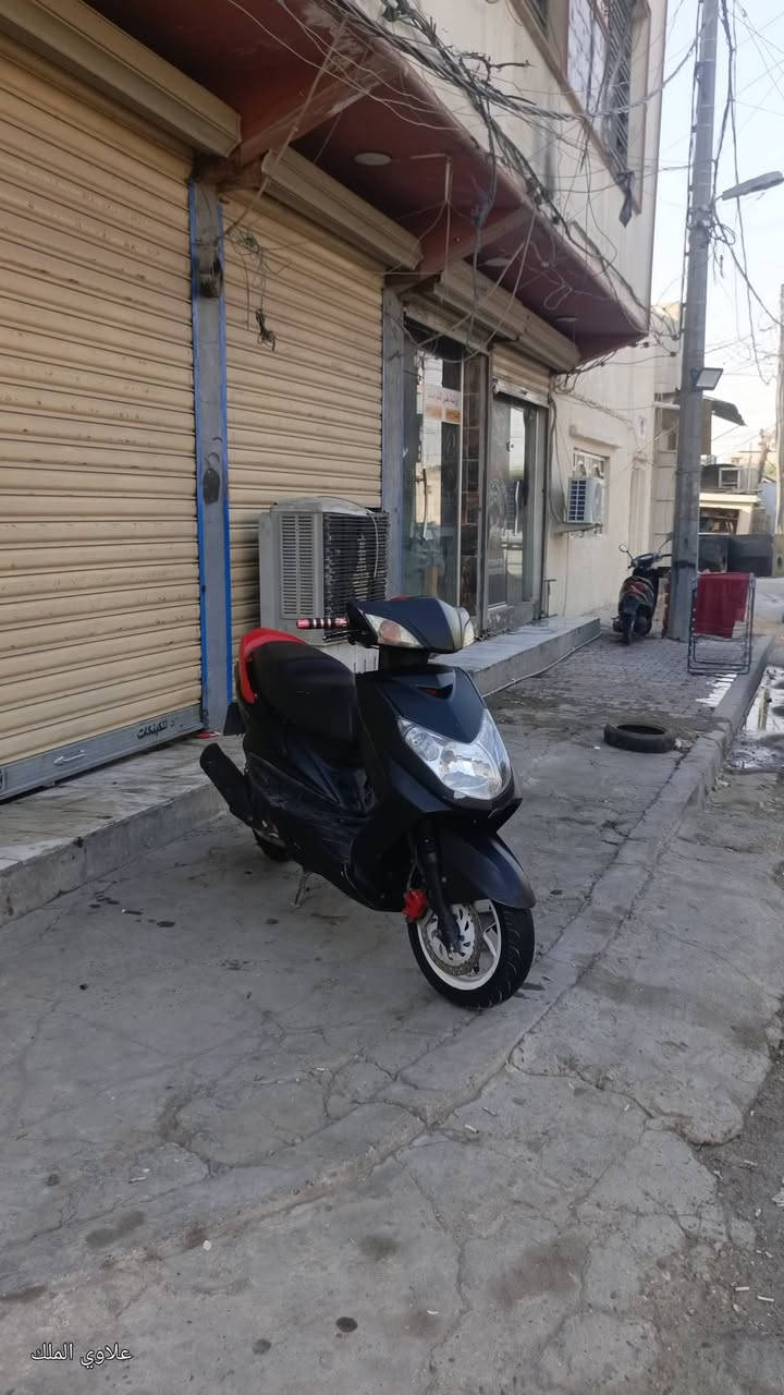 سكنس فحل
مكينه مكفوله
كلجات رياضي
كفر كله اصلي
زوج تايرات جدد جلاتين
صدر امامي خلفي جديد
كهربائياات كلها شغاله
يدات بريك رياضي
عضمات سكليتر كرزي رياضي
سعرها 700وبيها مجال 
***********
***********

