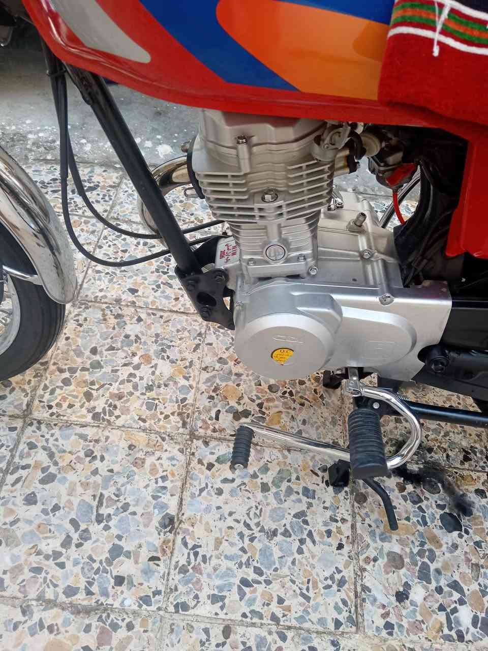 سلام عليكم موطور جديد كله 26بلادي مو شراي لايخابر سعر خاص *********** موطور مامفتوح بي كلشي كله بلادي مكان نعمانيه
