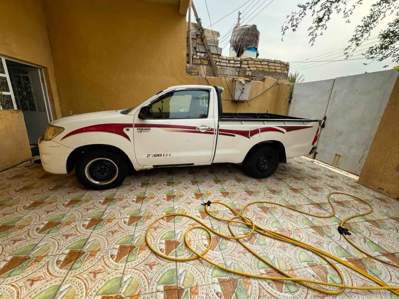 هايلوكس • ٢٠٠٦ • رقم نكليزي