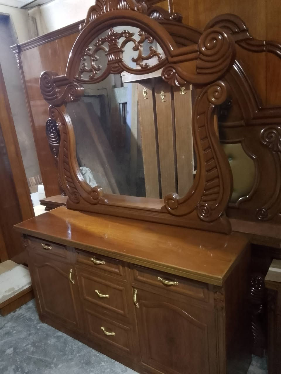 غرفه اخشاب صاج وجهين ضهر جرجوبه انجاره ثقيل وجه صاج 5 ملم داخل صاج 4 ملم الغرفه بحاله جيده ونضيفه كامله مابيها نقص سعرها 650 وبيها مجال العنوان سامراء جبيريه الثانيه مقابل جبيريه الثالثه شارع الحدادين للاستفسار ***********
