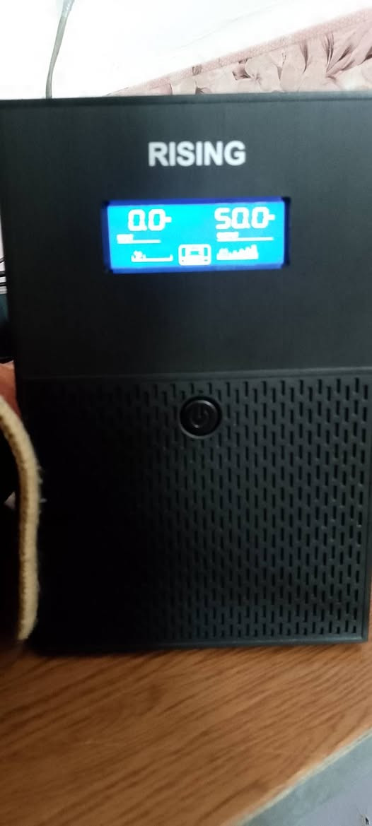 سلام عليكم ورحمه 
للبيع UPS RISING 2000VA
الماركة: RISING
السعة: 2000VA
العمر: 5 أشهر
الحالة: نظيف ويشتغل 100% بدون أي عطل
باقي على الضمان حوالي 7 أشهر
مناسب للكمبيوترات، أجهزة الألعاب (PS5)، والشاشات.
السبب: بعت البيسي بعد ما أحتاجه.
السعر: 95,000 دينار قابل للتفاوض بالمعقول. يوجد توصيل لجميع محافظات العراق 
رقم *********** واستاب فقط غير متواجد عله الفيس
