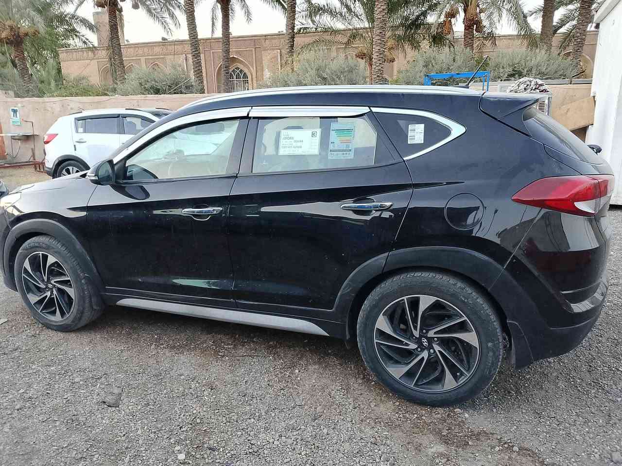 السلام عليكم عندي سيارة توكسان 17 للبيع السعر 120بيه مجال  رقم موبايل *********** واتساب
