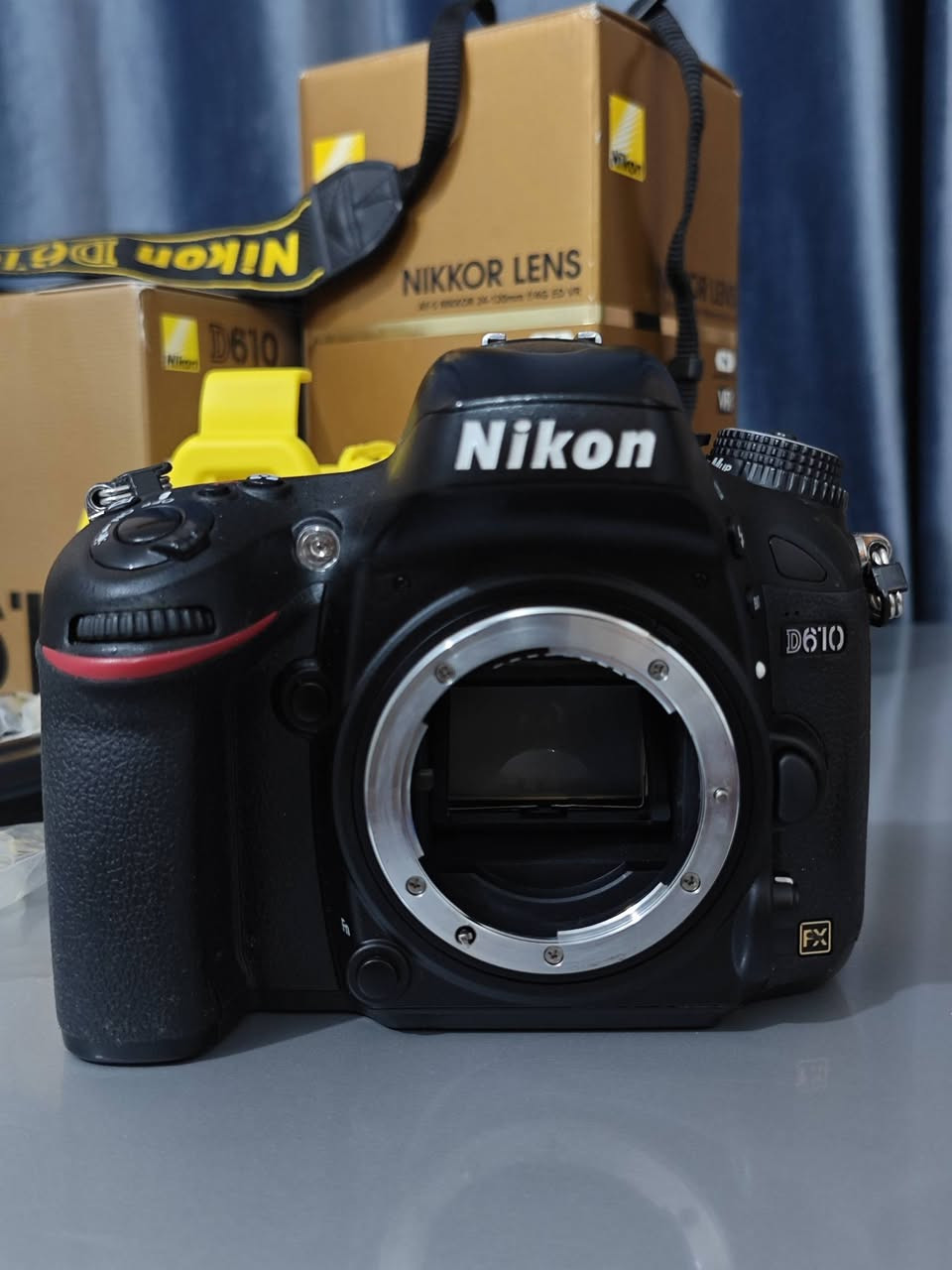 نيكون D610 بحالة ممتازة
مع عدسة نيكون الاحترافية 24-120 mm فتحة f/4
(مانع اهتزاز VR وعزل النانو) العدة كاملة بكرتونتها وأغراضها،
شترها عابر 83 الف استخدام بيت تصوير منتجات 
نظافة 95 %
كربلاء 
***********
