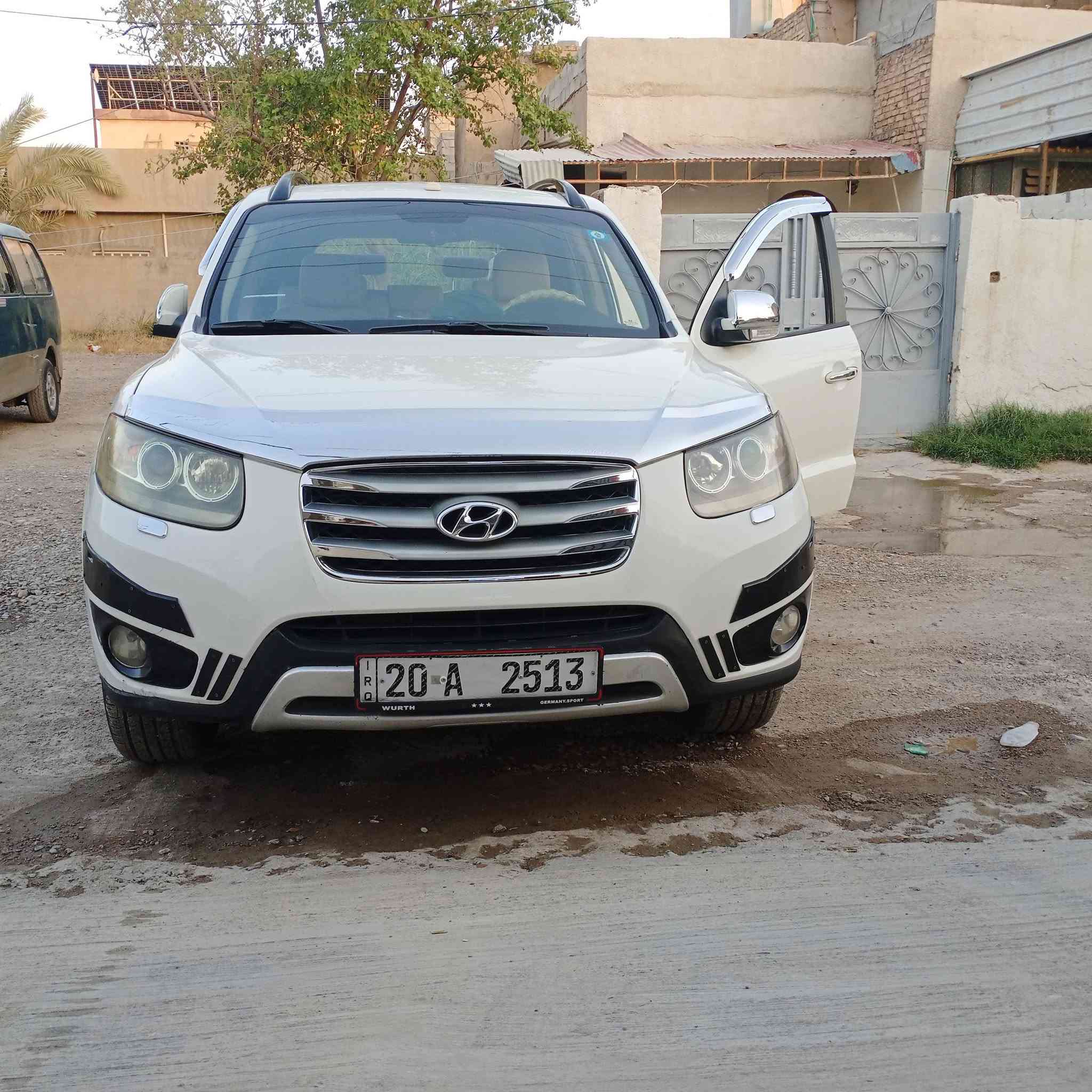 سنتافي ٢٠١٢ خليجي ٧ راكب 
فتحه بسقف محرك ٢٤٠٠ 
سياره جاهزه بأسمي رقم ديالى 
شاشه 
السعر ..١٤٥ 
اتصل ‏‪***********‬‏

