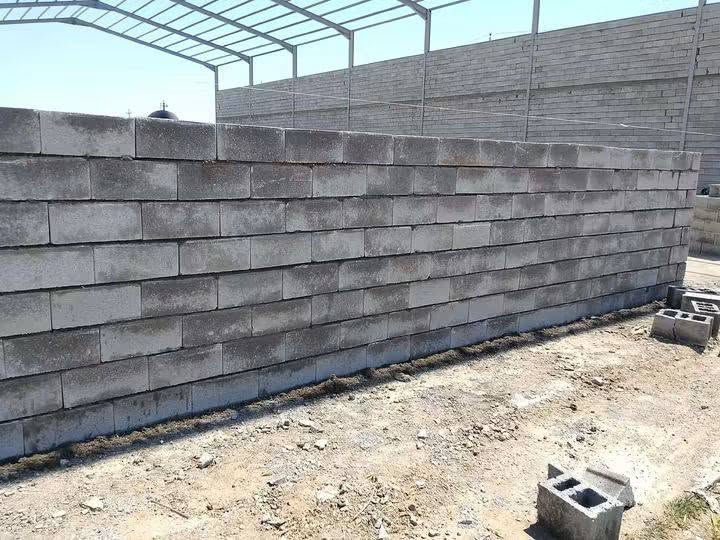 سلام عليكم خلفه بناء بلوك قطعي يومي متفرق حالين وبسعر مناسب جدا اتصل وتدلل جميع مناطق بغداد ***********/////***********    واتساب
