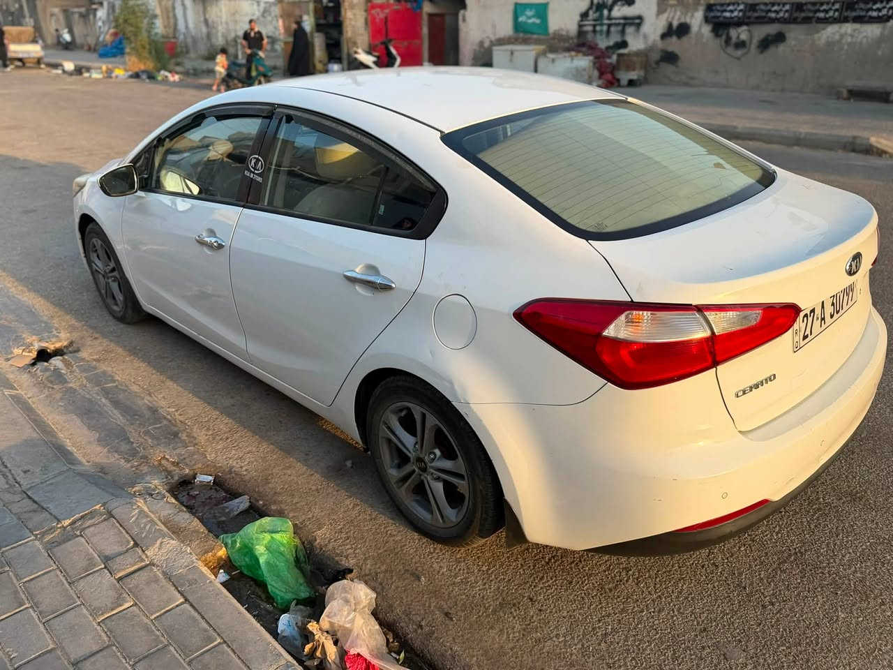 سيراتو 2014 لون ابيض 
مكفله عد بنيد بي بارد وصبغ 
مكينه1800 والكير مكفولات 
شاشة كامره حساس خلفي تحكمات ستيرن 
تاير جديد وباتري صار سبوع من خليته 
سنويه توني جددتها لسنة 31 
سيارة بأسمي 
سعر 123 وبيها مجال قليل
***********
