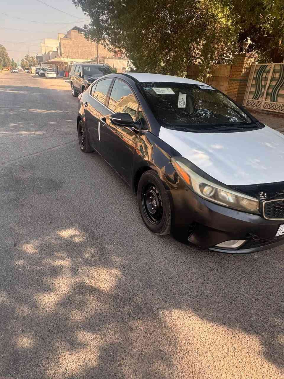 كيا فورتي موديل 2017 رقم بغداد انجليزي تحويل ثاني يوم سياره فول عدل فتحه حجم المحرك 2000 ملاحظه سياره جاهزه من كل شيء تخم تاير تبريد شغال السياره بيها اربع قطع صبغ مكان السياره بغداد السعر 94 وبيها مجال رقم الهاتف ***********
