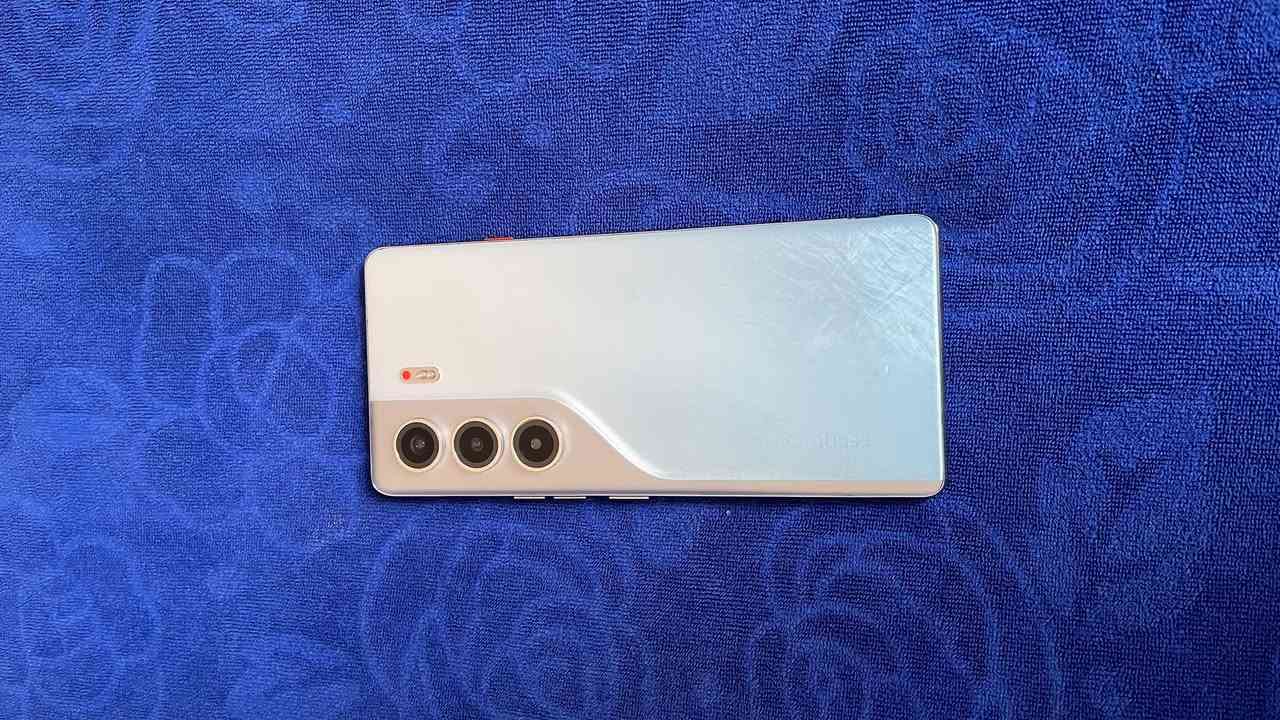 📱 للبيع | TECNO CAMON 40 Pro 5G
اللون: (سمائي)
الذاكرة: 256GB
الرام: 8GB
الجهاز نظيف جداً، استخدام شخصي وخالي من المشاكل.
الشاشة أصلية، وتم تبديل شريط الشاشة فقط، والشاشة نفسها أصلية.
جميع المزايا تعمل 100% (البصمة، الكاميرات، السماعات، الشحن، الشبكة…).
الجهاز بحالة ممتازة وجاهز للأستخدام.
السعر: 350 ألف دينار (قابل للتفاوض بالمعقول).
📩 للاستفسار أو المعاينة راسلني على الخاص أو الأتصال على رقم الهاتف ***********
ملاحظة الشاحنة عطلانة انطيك الكفر الأصلي والباكيت مالته وكل غراضه ما عدا الشاحنة لأن عطلانة
