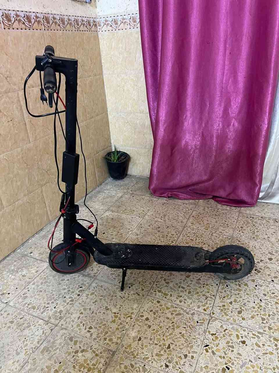 سكوتر • ٥ سرعات • بطارية