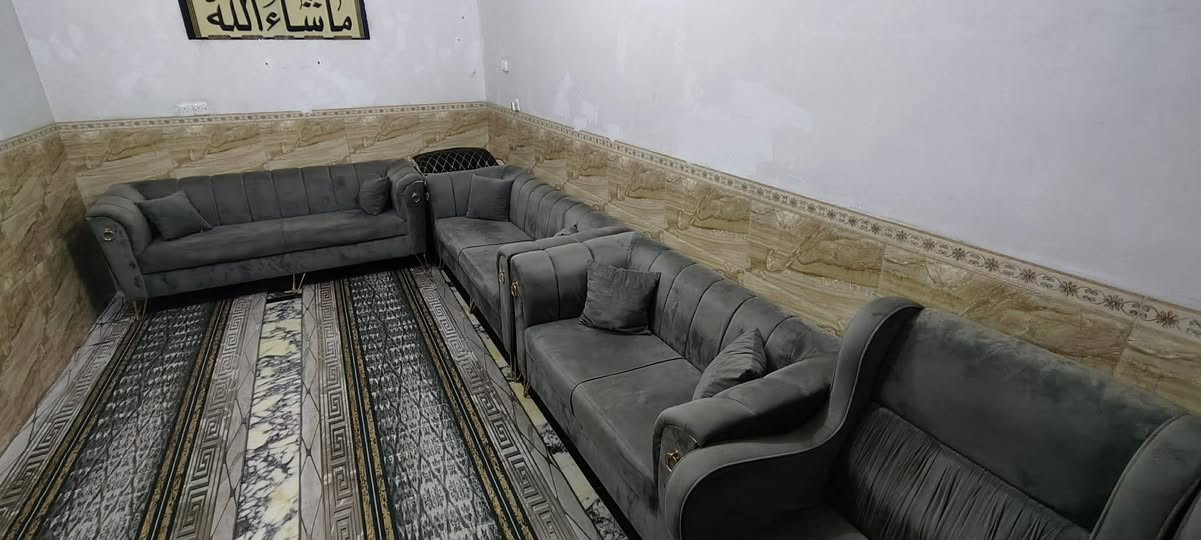 السلام عليكم اغراض بيت للبيع جديده ونظيفه ومرتبه وكلمن وسعره البريد السعر يتصل ***********
