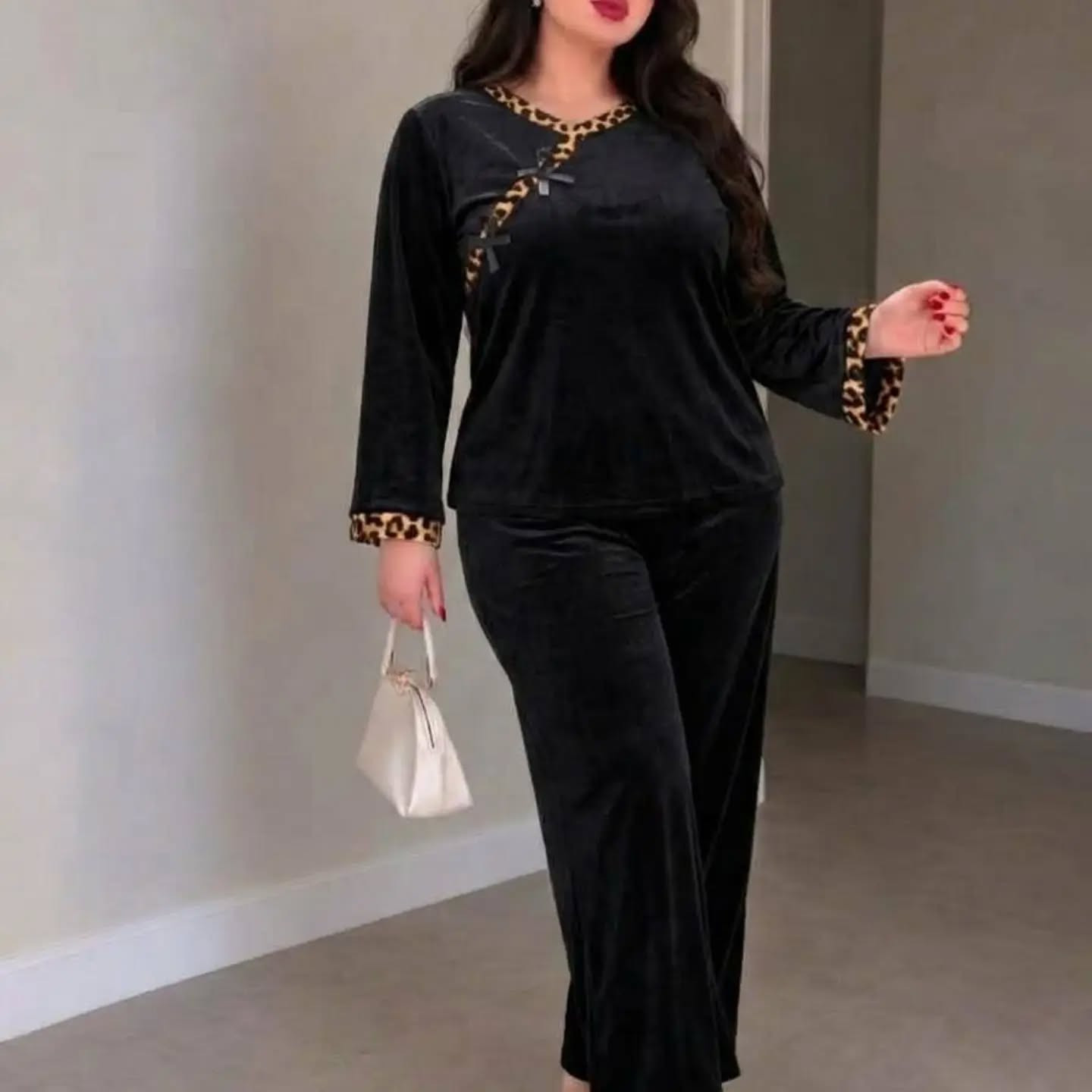 ملابس • للبيع • ماكو تفاصيل