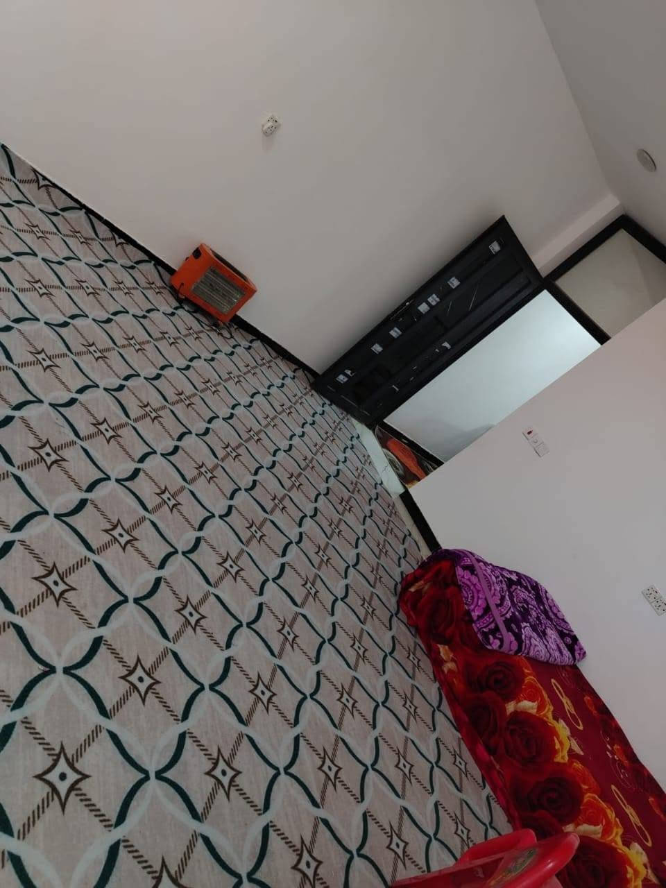 السلام عليكم بيت للبيع في حي الوحده خلف مركز قريب على شارع العام مساحه 100. 5في 20 طابقين كونكريت بناء مسلح بناء ٢٠٢٤ جديد مطلوب مبادره ابيع تطلوعه تفاصيل أكثر إتصال او واتساب ***********. (مطلوب مبادره)
