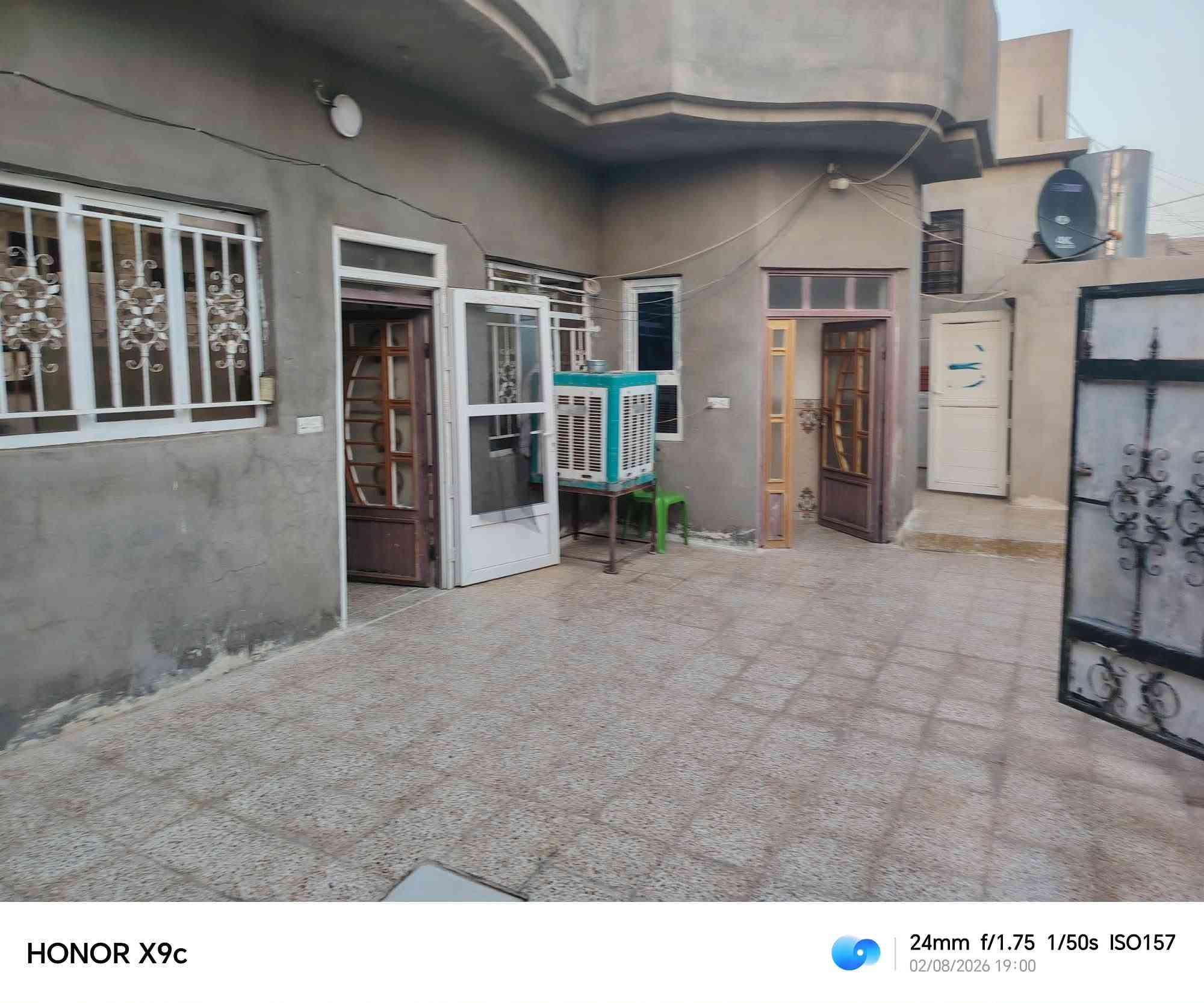 بيت للبيع قوسيات حي الايمان مساحه 225 متر غرفتين نوم+هول+استقبال+مطبخ+صحيات داخل وخارج سعر 50 سند زراعي 25===***********====***********
