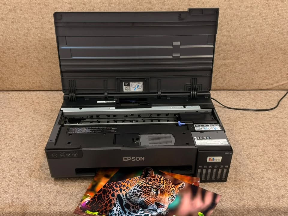 للبيع: طابعة Epson L18050 (A3+)
الطابعة جديدة نضافة 99 %
مستخدمة خفيف وفي حالة ممتازة تشبه الجديدة تماماً.
• طباعة بحجم A3+ وA4
• نظام 6 ألوان لأعلى دقة وجودة صور
• نظام EcoTank الأكثر اقتصاداً في الحبر
• طباعة مباشرة على الكروت والباجات وCD/DVD
• رأس الطباعة نظيف 100% — نزل تشيك كامل ومثالي
💰 السعر 670 ألف دينار عراقي فقط
📍 الموقع: الأنبار / الفلوجة
📲 للتواصل واتساب: ***********

