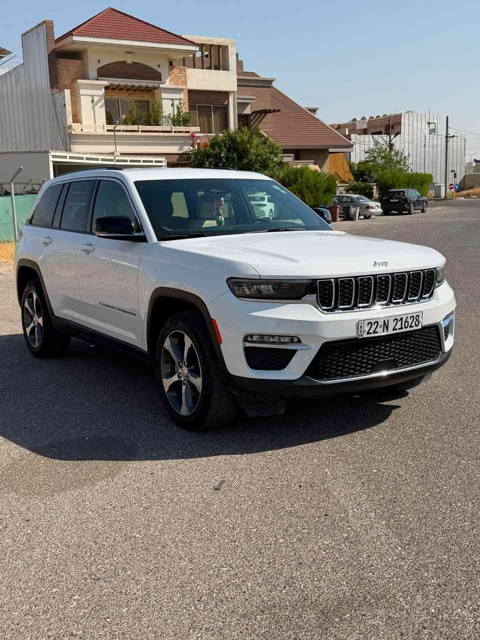 * محرك 3.6 V6 بقوة 293 حصان.
* شاشة Uconnect 5 قياس 10.1 إنش مع ملاحة.
* شاشة عدادات رقمية 10.25 إنش.
* مقاعد Capri Leather مع تدفئة.
* دبل Quadra-Trac I وSe​​lec-Terrain في نسخة 4×4.
* Adaptive Cruise Control مع Stop & Go.
* تحذير النقطة العمياء + مراقبة حركة المرور الخلفية.
* تحذير التصادم الأمامي والفرملة التلقائية.
* مساعد المحافظة على المسار.
* كاميرا خلفية وحساسات ParkSense.
* تشغيل عن بُعد.
* باب خلفي كهربائي.
* Apple CarPlay وAndroid Auto لاسلكي.
* جنوط 20 إنش في بعض مواصفات Limited.
.
* المقاعد الأماميةالمهوّاة متوفرة ضمن حزمة Luxury Tech II، وليست بالضرورة قياسية في كل Limited.
***********
جام اسود 80%
مسافة المقطوع ٧٩mil أربيل, العراق
