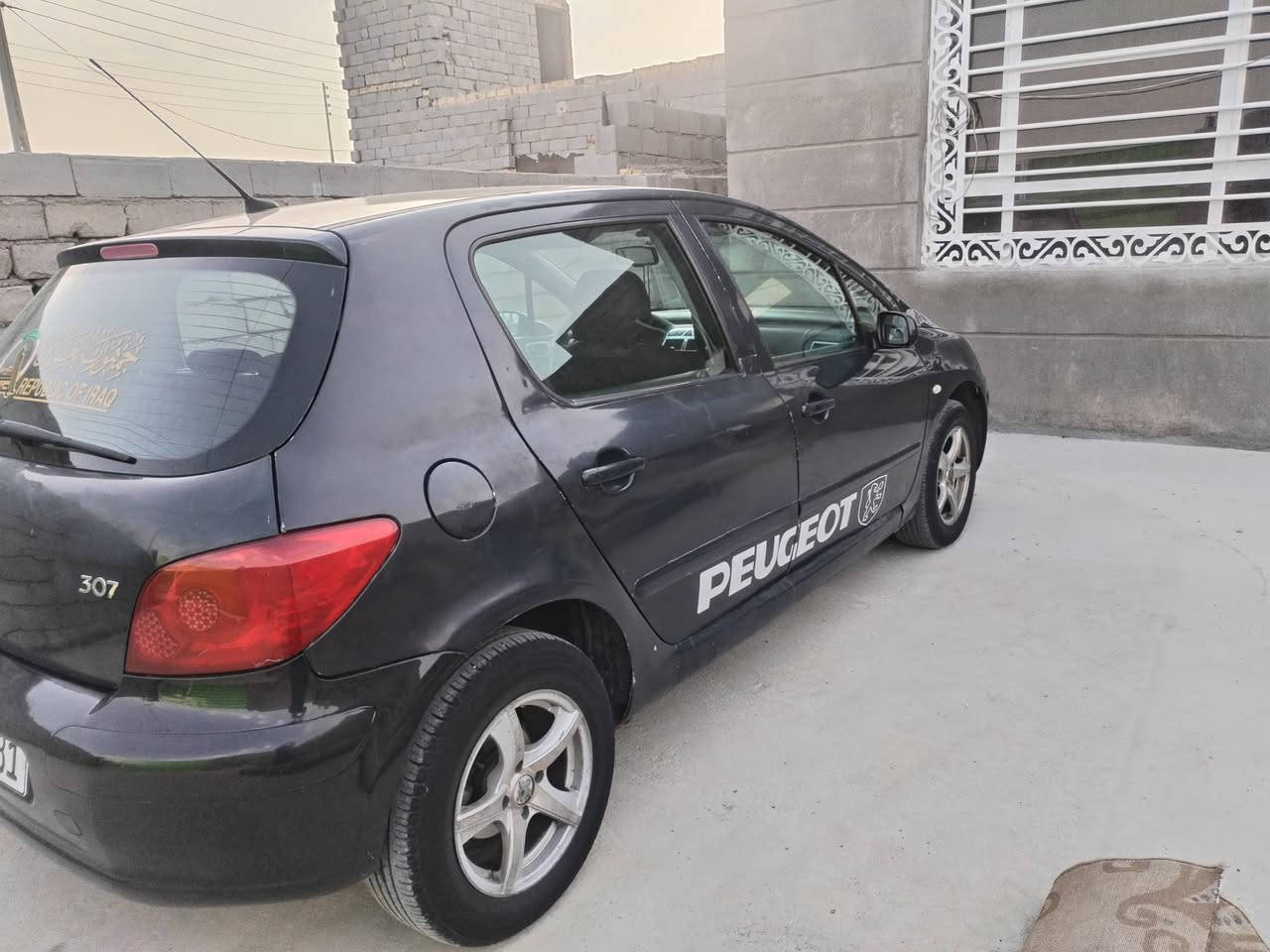 بيجو فرنسي موديل ٢٠٠٦ للبيع مكينة ١٦٠٠ بلد رقم بغداد انكليزي لحد سنه ٢٠٣١ تدفائة تبريد بس التبريد طلع الغاز ما صره شهر السياره خير من الله احلا من الصور عنواني أريد ٥٣ بيها مجال بسط البصرة القرنة رقم الهاتف *********** بي وتساب للتواصل
