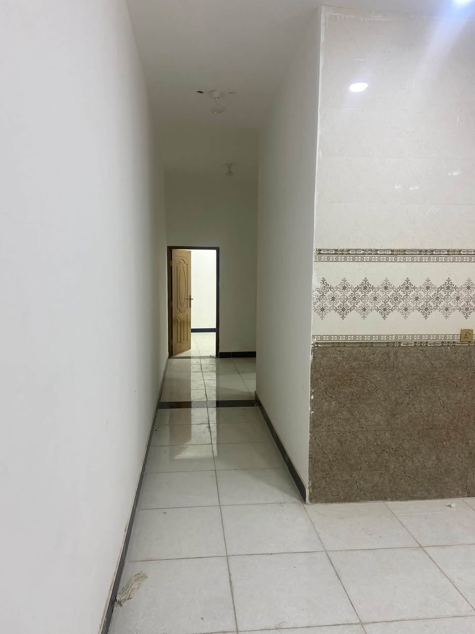 شقة حديثة البناء في الخضراء قرب جامع العشره المبشرين بمساحة كبيره 200
تحتوي الشقه على استقبال ومطبخ وغرفتين منام 

سعر الايجار 650

للاستفسار ***********
