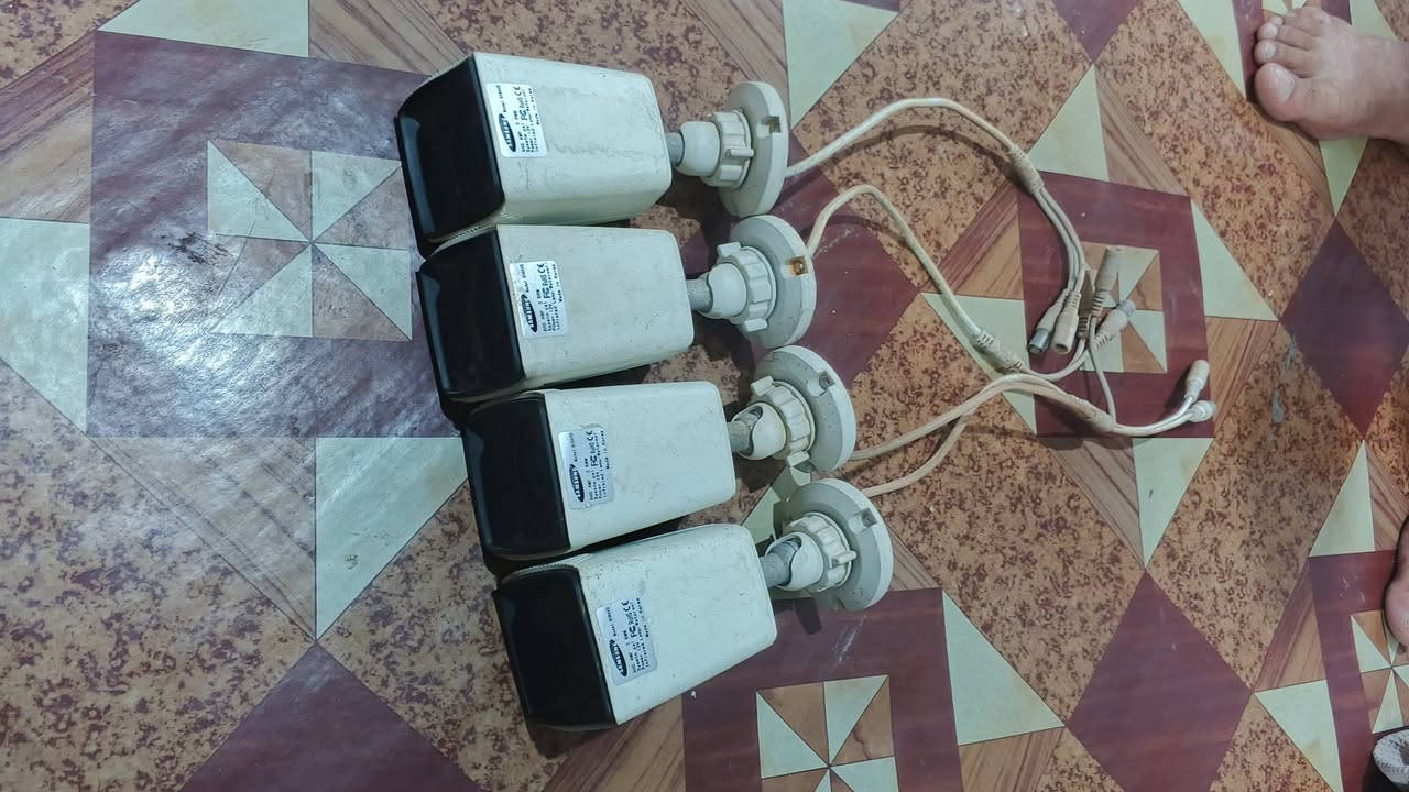 سلام عليكم كامرات للبيع كامرات كلهن شغالات هذني كدامك شوفهن واذا عجبنك خابرني ***********
