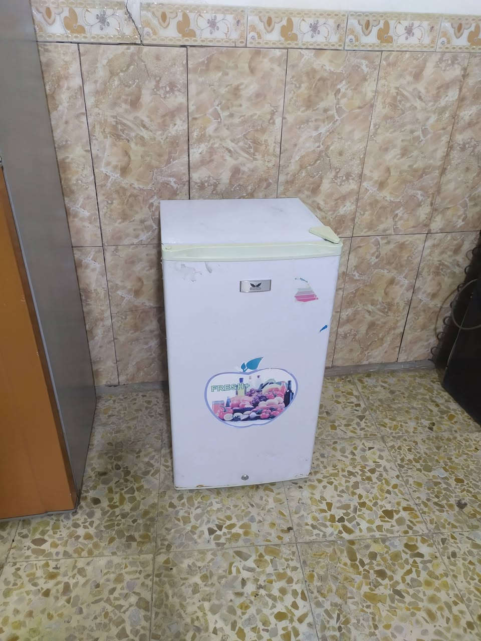 ثلاجه حجم وسط شغاله ونضيفه وتجمد السعر ب90الف نهايته وثلاجه صغيره شغاله ونضيفه وتجمد السعر ب50الف نهايته بايسكل جديد السعر ب75 ألف نهايته العنوان كربلاء حي الغدير ***********
