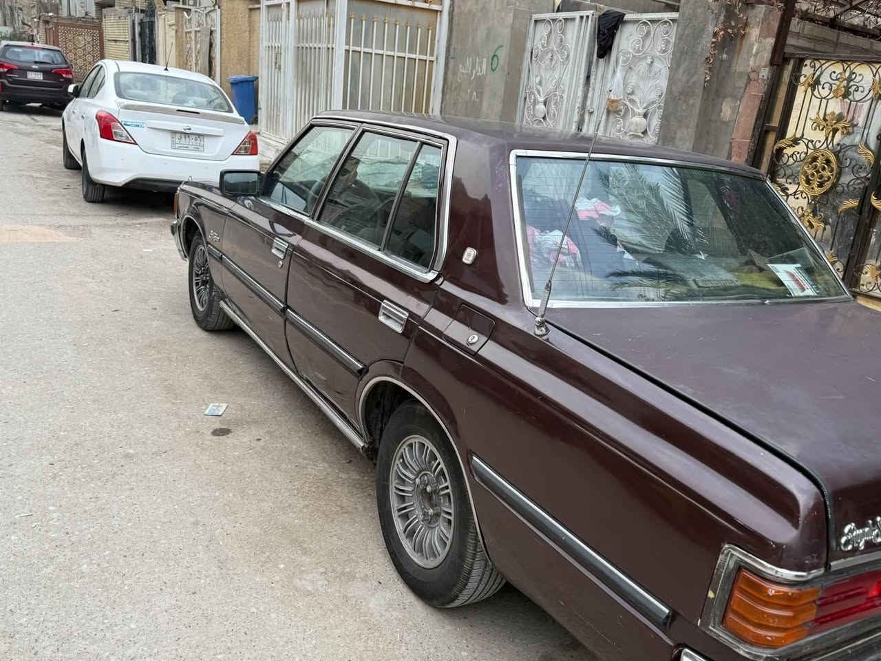 السلام عليكم كروان سوبر موديل 1982 سياره نظيفه جاهزه كير اتو. محرك بلادي صدره نظيف رقمه ديالئ مشروع وطني. مكان السياره بغداد سعر 42  بيه مجال للشراي. رقم ***********
