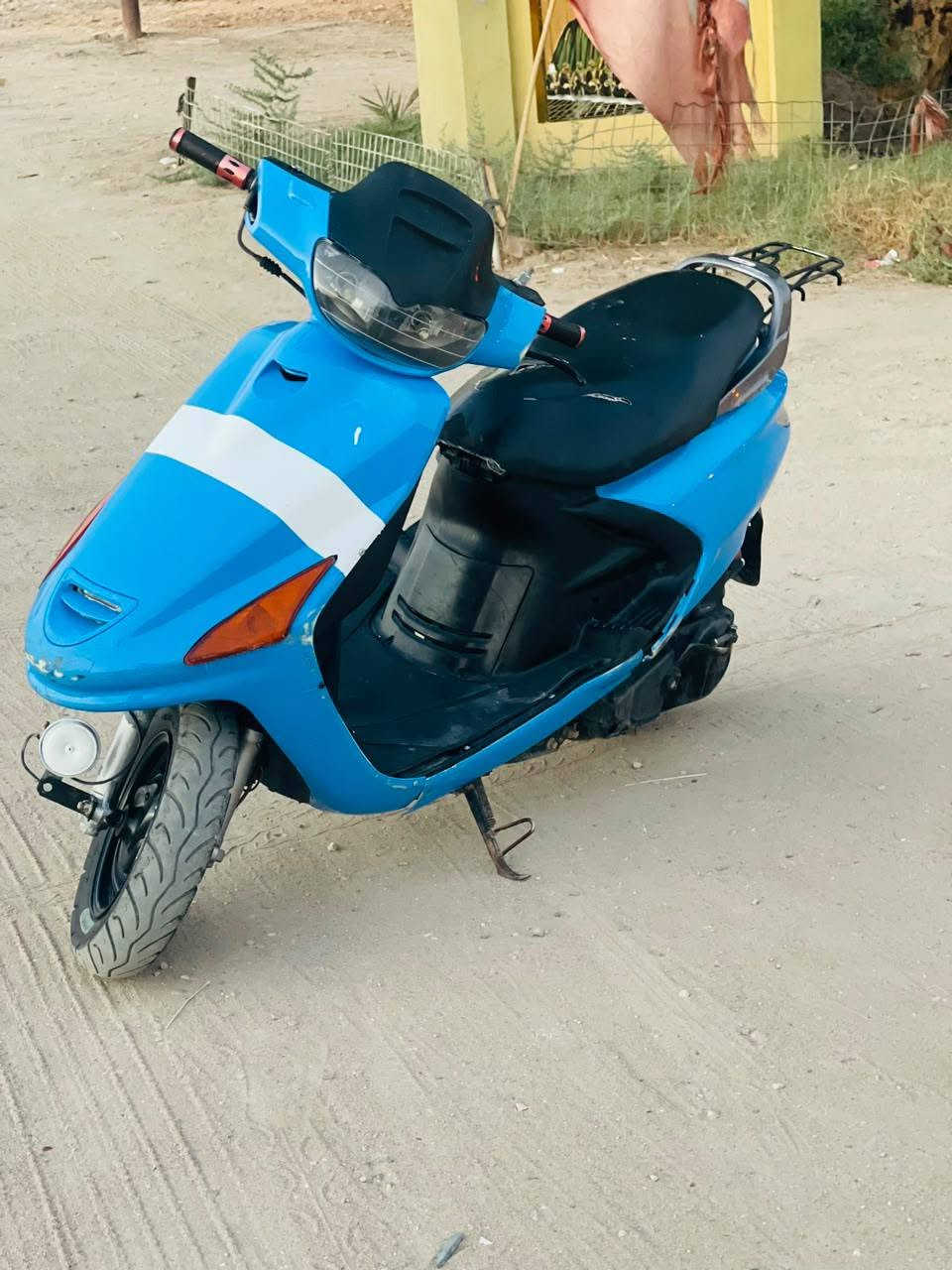 سلام عليكم دراجه فراشه للبيع فحل باب اول 
الدراجه حاويه رمبه فحل 
مكينه ناعمه ما مفتوحه 
دبلات شغالات 
كهربائيات كله شغاله 
سلف يشتغل بس الباتري ضعيف 
هندر واحد تشتغل كابرتر نضيفه مالت اليابان 
موديل 2004 
سيم بريك جديد 
سيم بانزين جديد 
قفل جنطه 
كشن جلد 
دبل خلفي رياضي 
يدات بانزين رياضي 
ستان صفح ووسطي 
زوج تاير جديد 
بك لايت كرستال
صالنصه بلاديه ستيل 
العنوان الديوانية 
السعر 450 وبيه مجال 
للأستفسار اتصال او واتساب ***********
