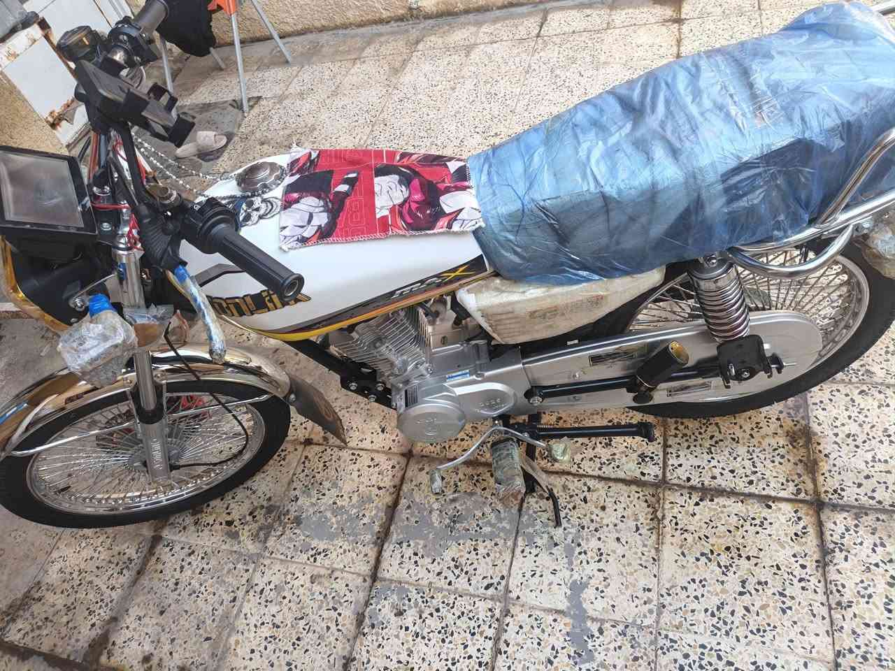 سلام عليكم 
دراجه ايراني سونك موديل 26 الدراجه نازله من رمنه 9/7صارلهه شهرين دراجه مكينه بعده بل ضمان دراجه ماشيه 11الف حقيقي 
اشاير بك لايت لايت عالي ناصي دبل اشاره هورن دشبول كله زيرو والدراجه من نزلته طلعت بيه 4طلعات فقط للبيع سعر 850وبيه مجال رجأن اذا مو شراي لا تعبني عنواني (بغداد حسينيه راشديه) متواجد وات ساب ***********
