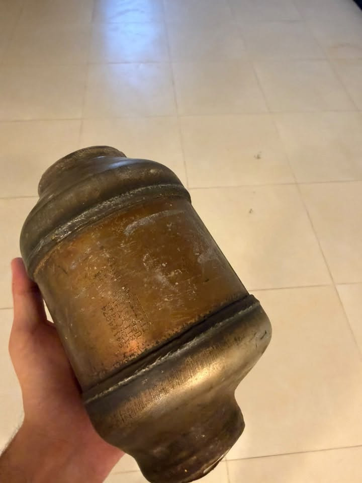 السلام عليكم 

حجرات كمارو عدد ٤ الفوك و الجوة للبيع ٣٠٠$

بوكس شوتة بلادي نضيف بدون اي شخط ١٠٠ الف 

***********
