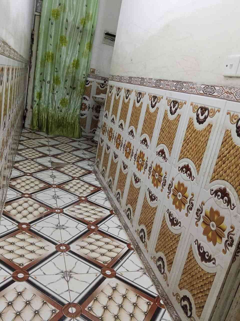 سلام وعليكم بيت للبيع في  كربلاء خلف جامعة كربلاء البيت موقعه ع شارع العام يبعد عن الامام عشر دقايق بسياره خدمات ماء مجاري كهرباء 
+قريب على مدارس ومستوصف  يعني نكول تجاري البيت  مساحة 100 متر يتكون من صالة قياس 5في 4
ومطبخ 3في3 
حمام قياس 2في2 
ويوجد طارمه قياسها 6في5تكدر تبني مضيف خارجي
 وتوجد مساحة واجة 4في5 ماقبل باب الشارع  السعر 32 

وتفاصيل اكثر اتصل وتدلل 
رقمي *********** يوجد في واتساب
