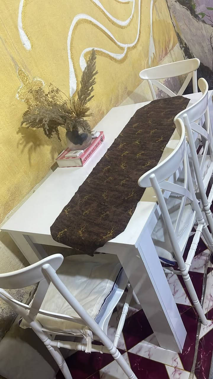 ميز طعام نظيف جدا *********** البصرة, العراق
