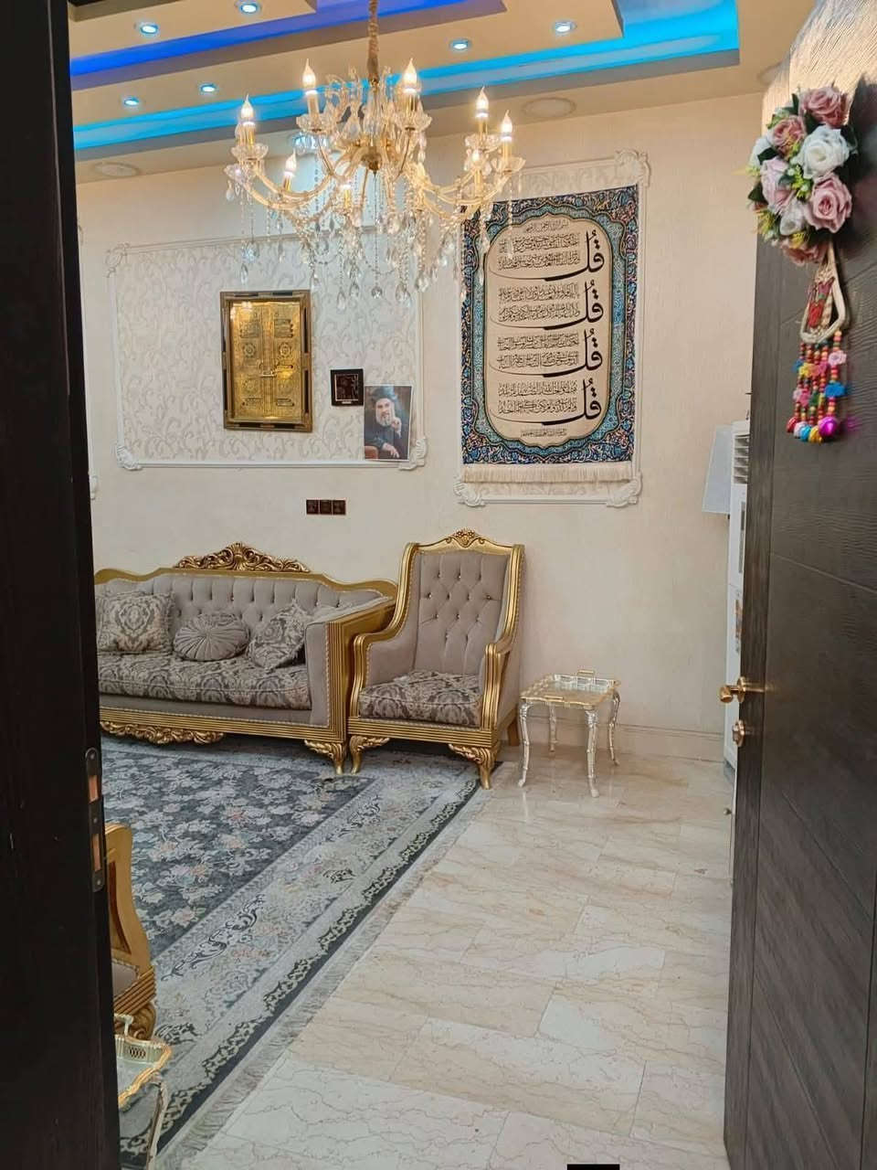 بيت طابو صرف بسمنه في حي الوفاء تقاطع الميلاد بيت حرف T كبالك فرع رابع بيت عن شارع العام مساحه 200 متر 3 طوابق يحتوي على 6غرف اودوانيه صاله حبيره 6حمامات اوتواليت بيت جاهز من كلشي طابق ثالث على طول بيت مخزنين مسكوف كامل عنوان حي الوفاء تقاطع الميلاد ***********
