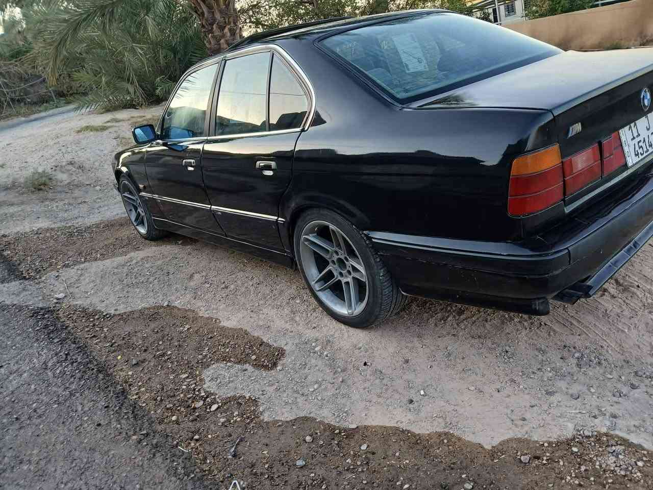 سلام عليكم اخوان ٥٢٥ موديل ٩٣ اصل... مسكر.. فتحة..
مكينه كير حداديه بحاله جيده جدا. َ..
داخل جلد كهرباء.. دبل ارباك...
كت ام... دعاميات ودوس...
ويل ميمو اصلي. إيطالي..
منضومه تبريد جاهزة 
مصبوغه للجماليه فقط...
بدون اي ضربه او حادث....
سياره جاهزه من كلشي وبلحقيقه احلا من صور
سنويه لل٢٨...
رقم بغداد تحويل ثاني يوم.***********مكانهه الفلوجه

