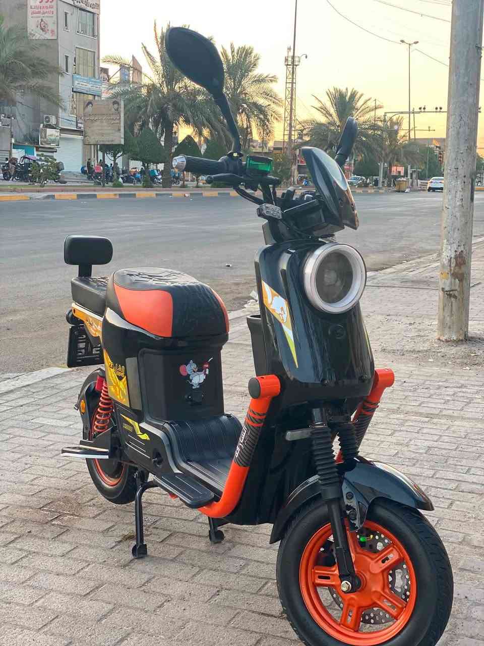 سلام عليكم دراجه شحن x900  البطاريات ٣٢ أمبير ولي الكبار يجي وياها بصمتين سويجين كارتين الدراجه ماصارلها 
 شهر وياها جادر ومريات و ستاند موبايل ملفها 2000 
٤ سرع بيها بلوتوث بيها تشغيل عن بعد بيها   نضام  بك سلتها موجوده. مكاني بغداد مدينه الصدر سعرها 550 وبيها مجال رقمي ***********
