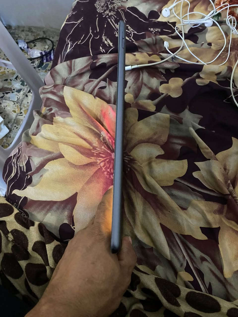 آيباد ٩ • ٦٤ • مقفل