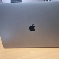 ماكبوك برو 15 • i9 2018 • نضيف ٨.٥/١٠