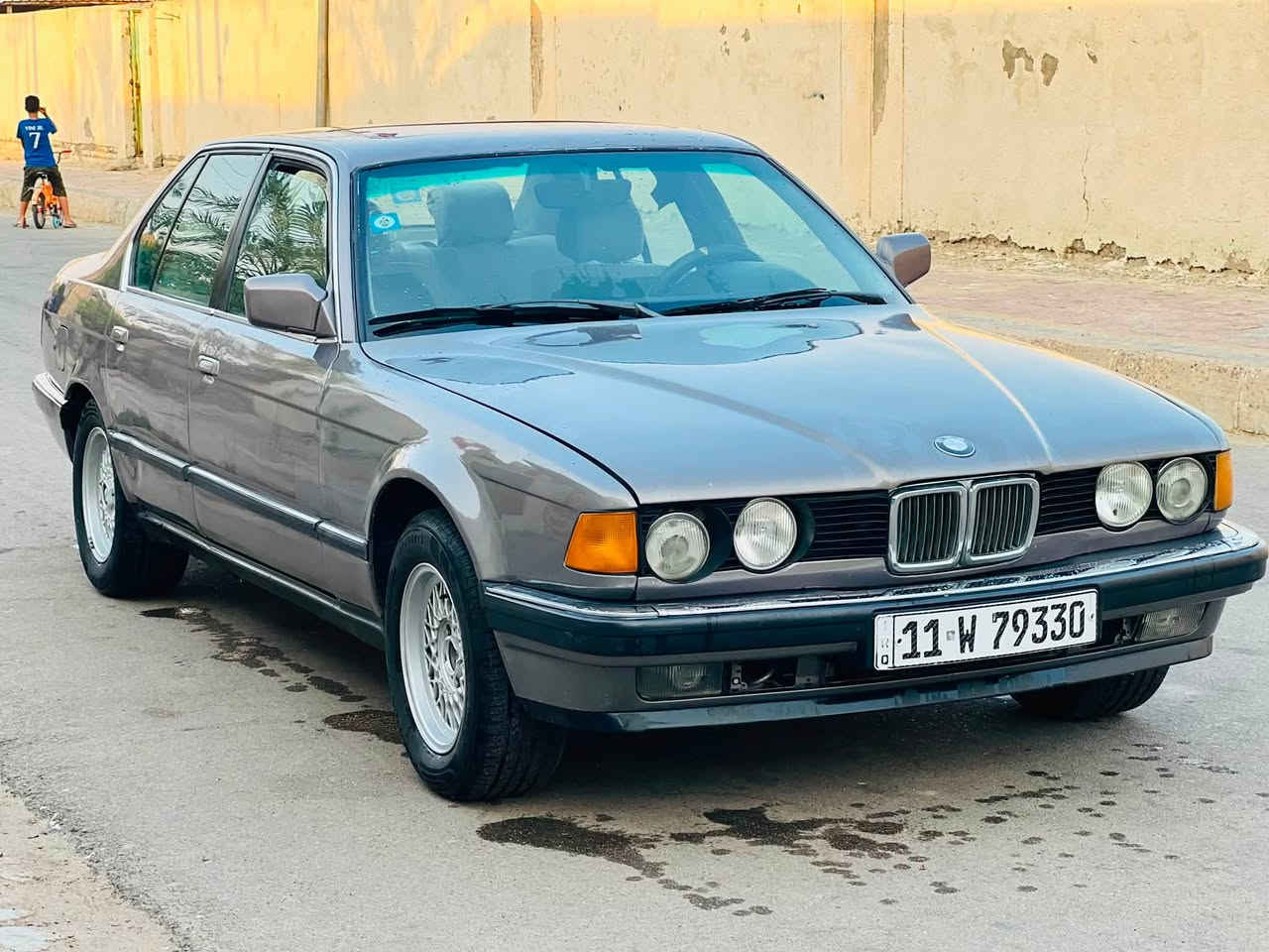 بيئم حجم 735 مكينه وكير بلادي كير عادي الكير سبع نمر موديل 1990 رقم بغداد تحويل مباشر سنويه إلى ٢٧ بيها منضومه  غاز عوزها ادامه مصبوغه عام للجماليه فقط سياره عل لبلاد نفس الصوره السعر ٤٥ وبيه مجال حك الجيه المكان ميسان ناحيه علي الشرقي 
متواجد علا هاذ الرقم فقط : ***********

