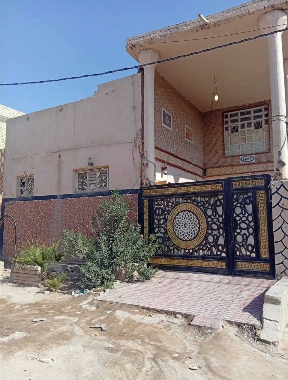 للبيع بيت ٢٠٠متر في حي النداء خلف شارع جامعة الكفيل طابقين كونكريت مسلح يحتوي على ستة غرف نوم واستقبال وصالتين ومطبخ وحمام عدد ٣ السعر ١٦٥مليون وبي مجال للشراي للإستفسار مراجعة مكتب ابو علي التميمي للعقار في حي الوفاء بداية شارع المركز القديم أو الإتصال على الأرقام التاليه ***********
***********
***********
