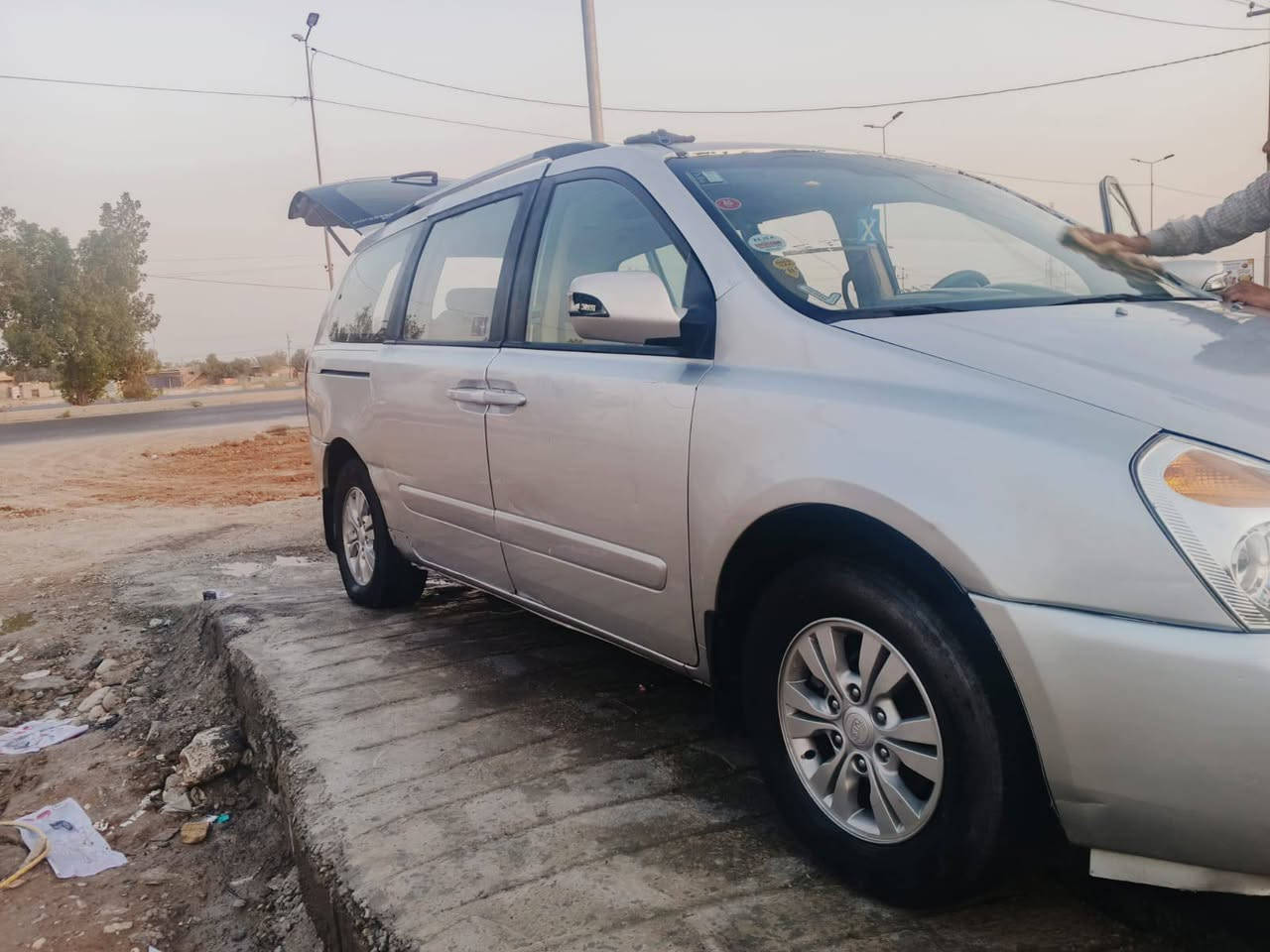 سلام عليكم ادوات كصه جنطه كيا كرنفال وارد خليجي ٧راكب  بانزين ٦سلندر سياره جديدة ابواب كهربائية صندوق كهربائي شاشه DVD بالدشبول وبالسقف كامره دواره بالمرايا ويل كب ١٧ متومه طبق الأصل حاسبه بس بيع بدون مراوس السعر ٤٨ مكان بابل ***********
