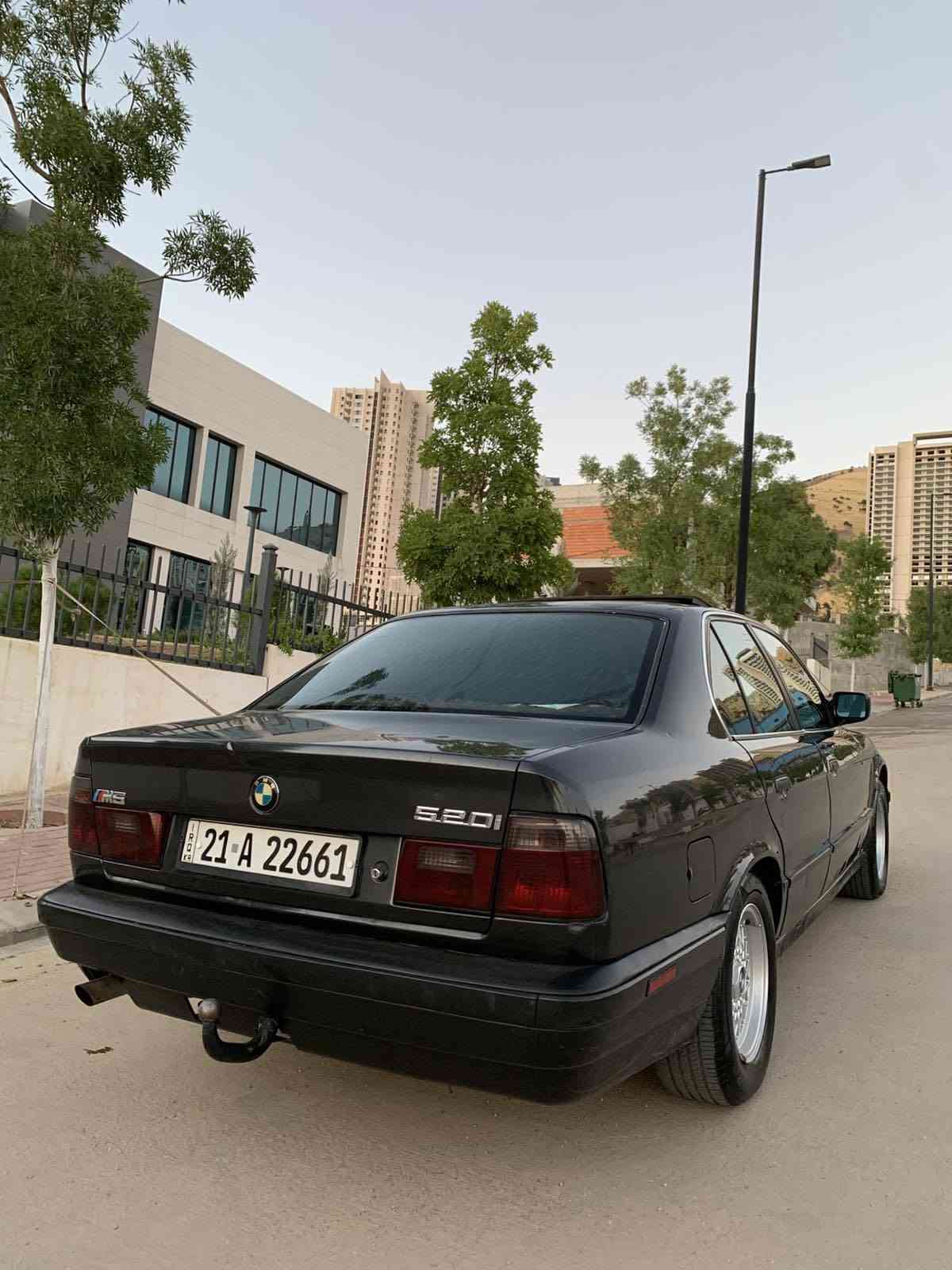 بی ئێم 1992 حوکمی 520 
ڕەقەم سلێمانی 
ژینگەی تا 2025 دراوە ڕەقەمی تازەیە سەنەوی تەواو بووە ساڵێکە 
بێ دەعم بێ لێدراو تەنها بۆنیتی بۆیاغە 
وەک شەریکە ماوەتەوە کوشن و داشبۆردو بەرگە دەرگای 
گێڕو مەکینەو تەبرید بەشەرت 
قاسرینە .. 
گێڕ عادی ... 520 کەپس
تەبرید بەشەرت 
ئەی بی ئێس .. سەقف سلایت 
جام کارەبا و ئاوێنە کارەبا 
ویل موسەبەکی لۆک 
بۆ مەسرەف مەگەڕێ گشتی بە شەرت 
42 گەڵاو کەمێک معامەلە لە دوکانی سیاحیم
*********** یان *********** دخان, السليمانية

نص مكتوب في الصور:
- 3036629