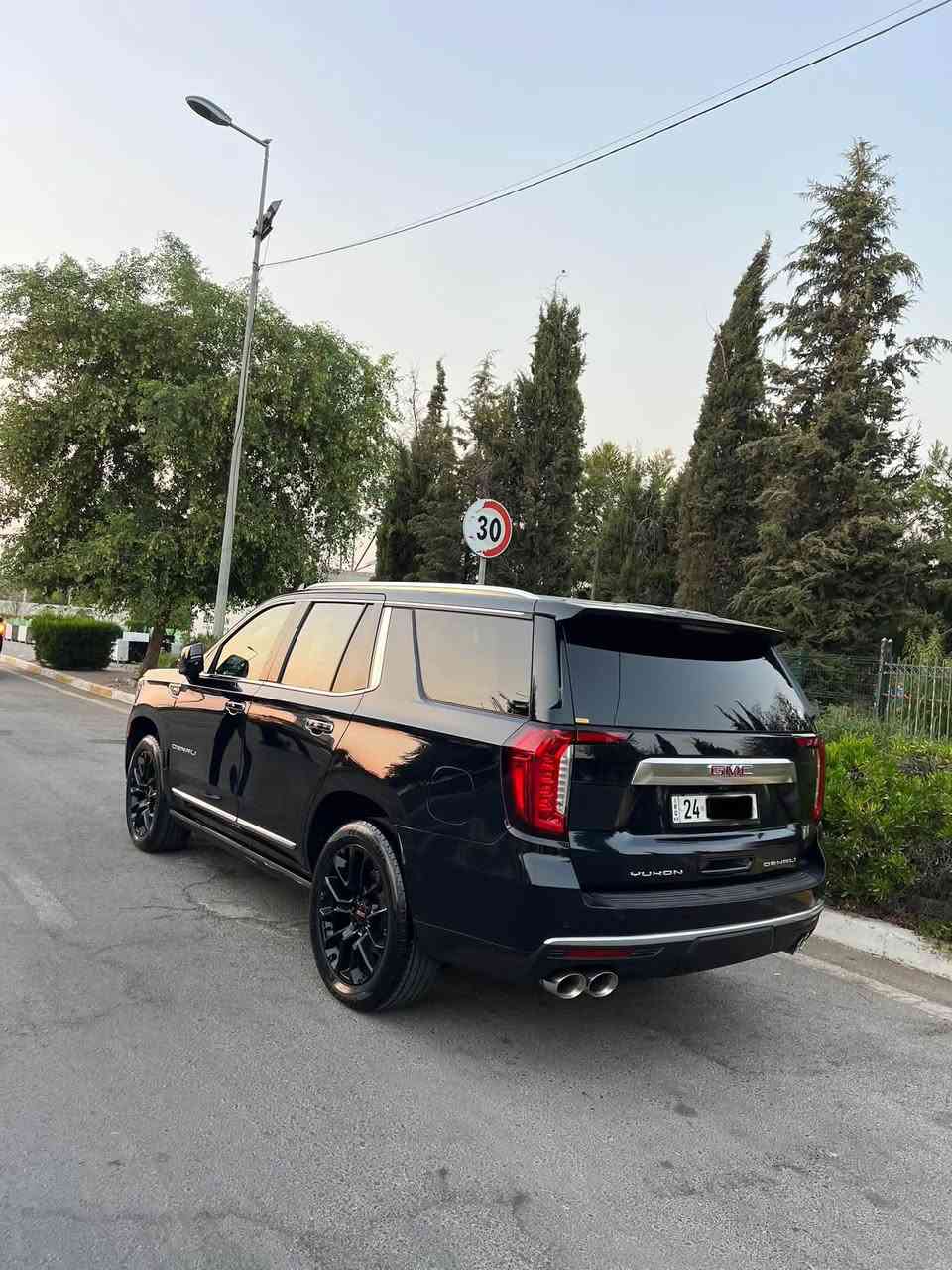 سلام عليكم
GMC Denali 2022
فول مواصفات سيارة ١/١ 
وارد امريكي 
لون سيارة نيلي غامق
قطعتين صبغ سيارة بدون دواخل 
سيارة جديد مابي مصرف 
ماشي ٩٣ الف
مكان سيارة اربيل 
سعر ٣٨٨ ورقة مجال بسيط
واتساب ***********
