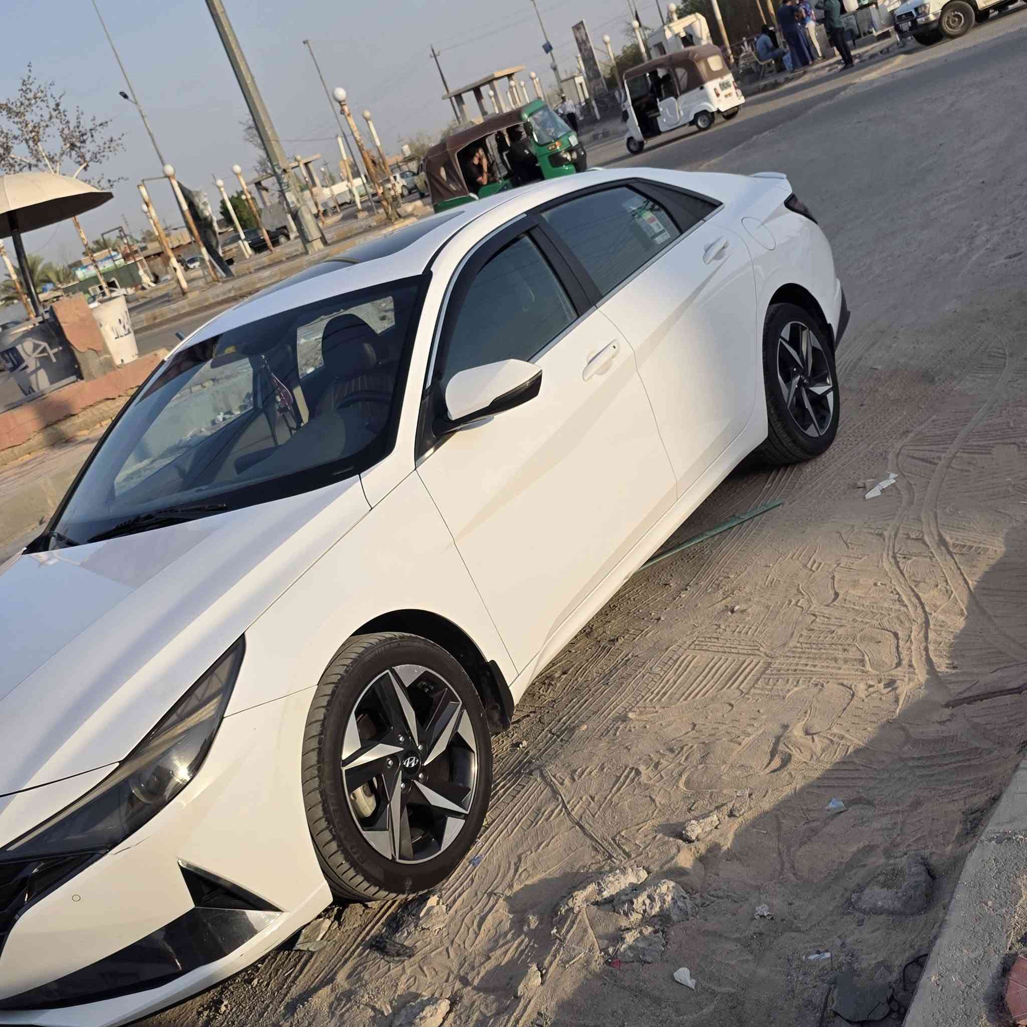 سلام عليكم النتراء 23 خليجي حره ب اسمي  فول مواصفات بصمتين تشغيل عن بعد حساسات خلفي جانبي امامي تبريد قطعتين فتحه  رقم بغداد مكينه دوش الفين 
السعر 162
تواصل واتساب  او تصال ***********
