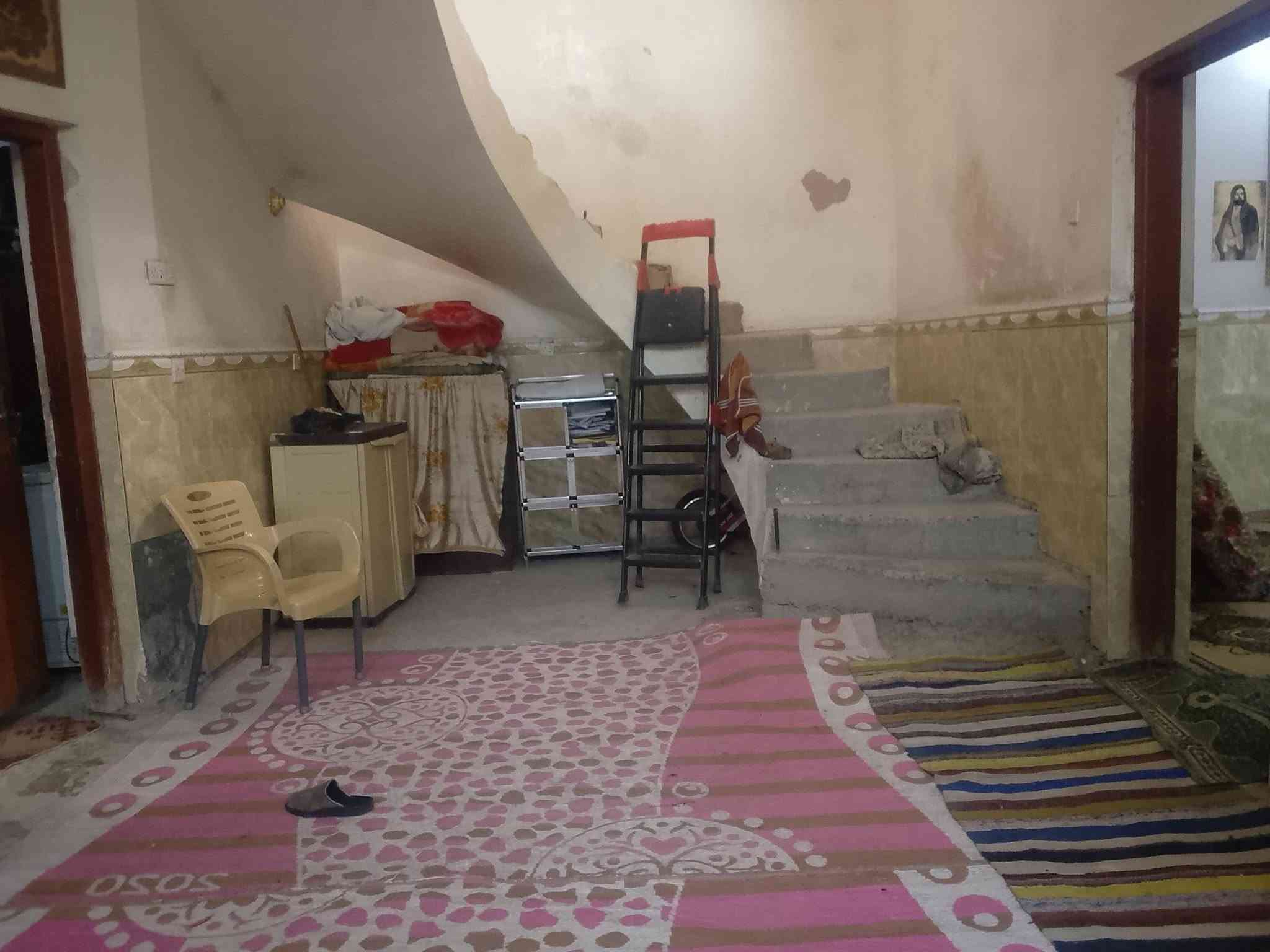 بيت للبيع طابو صرف 🏫
مساحه 150 متر 

متكون من طابقين 
طابق الاول 
غرفتين نوم  و صاله و حمام و منور داخل الحمام
و صاله و منور 2
الاستقبال و مطبخ 

طابق الثاني 
غرفتين نوم و حمام و صاله 

الاستفسار خاص 

بغداد جسر ديالى القديم نهايه شارع المصرف 

واتساب ***********

