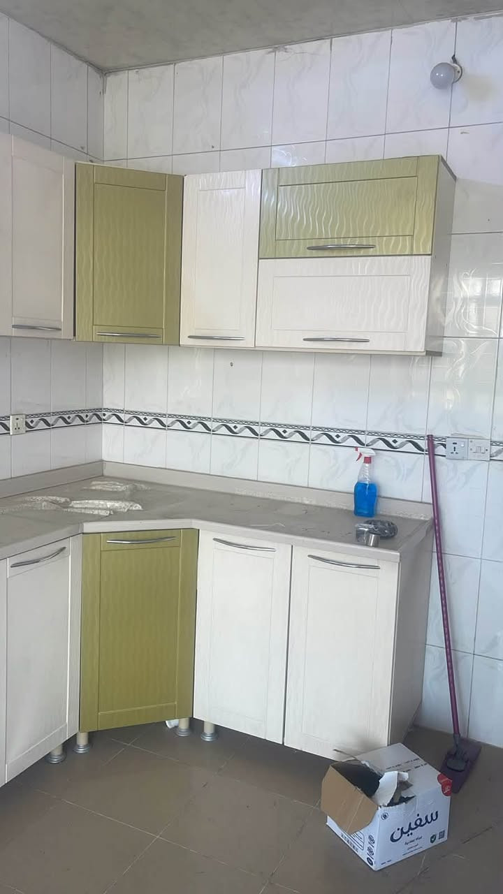 كاونتر  مستعمل للبيع نظيف
قياسه 4x175 
عنوانه اربيل زانكو 
***********
