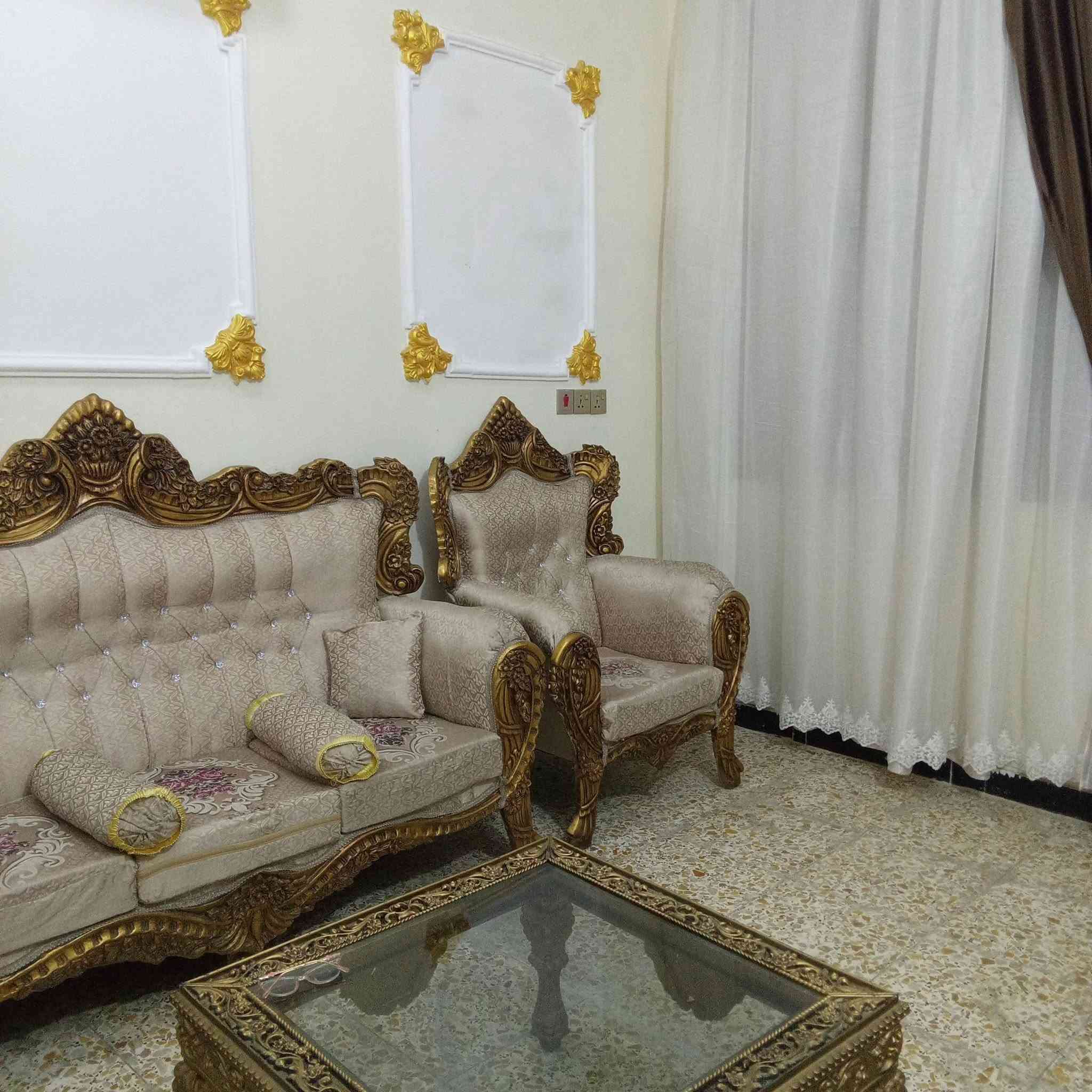 ١٠مقاعد • نضيف ١٠٠٪ • مع كوشات