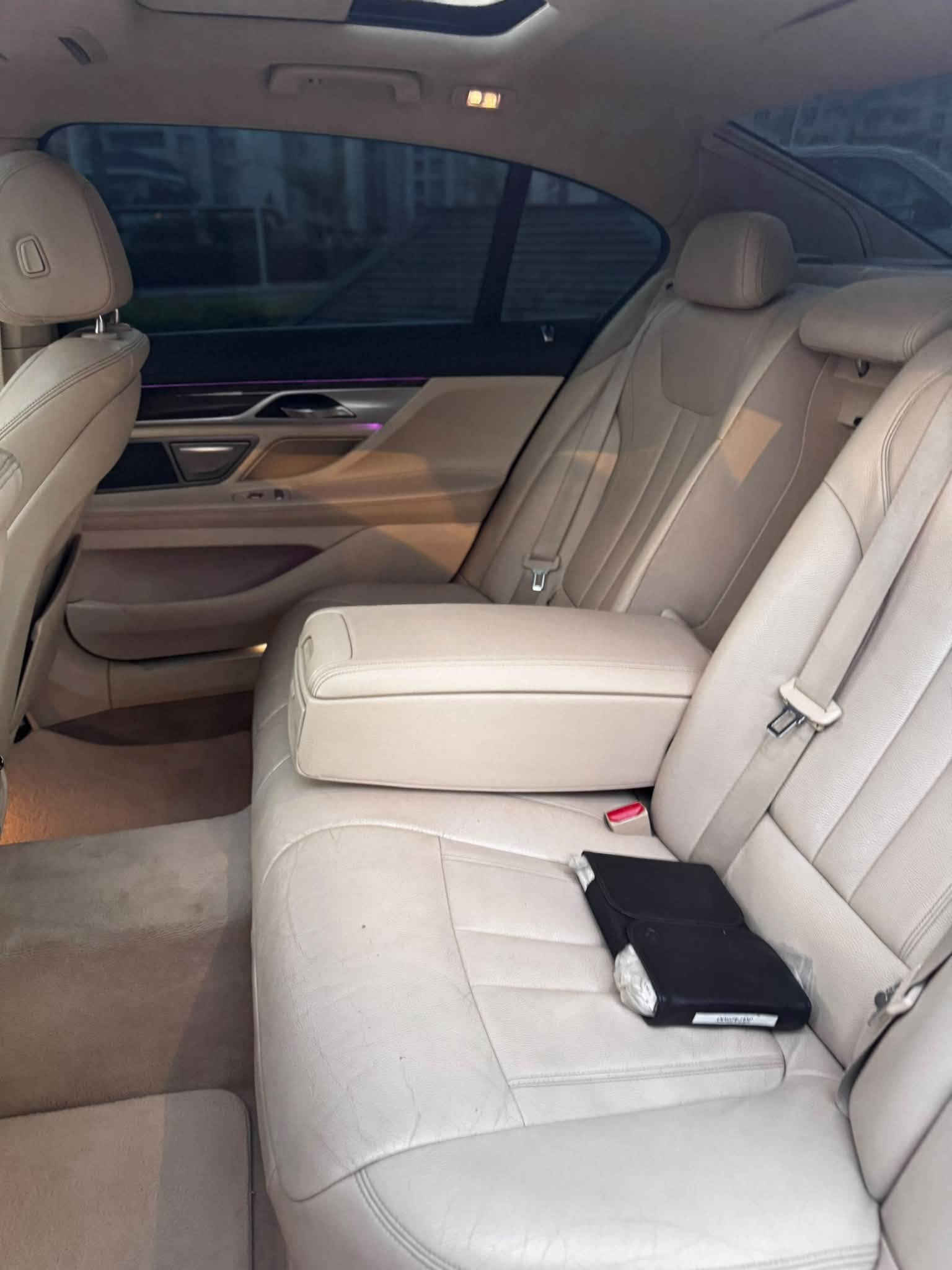 BMW 740i 2018 كلين سعر مناسب 
كلين و سعر جدا مناسب بي ام 740i موديل 2018
سيارة دعامي ل دعامي اب شرط بدون صبغ 
محرك 6 سلندر تيربو قبق محرك مفتوح !
گير مكفول 
گير محرك اب شرط فحص و سونار بدون عيب 
فول فول مواصفات معروفة 
ماشية 160 الف 
سعر جدا جدا جدا مناسب 248 ورقة بيه مجال قليل 
بيع مستعجل رجاء اذا مو شراي لا تنطي حجاية 
ملاحظة السيارة بيه 4 اسابع جاملغ امامي بارد PDR 
باقي كله مكفول 
مكان سيارة اربيل 
واتساب ***********
